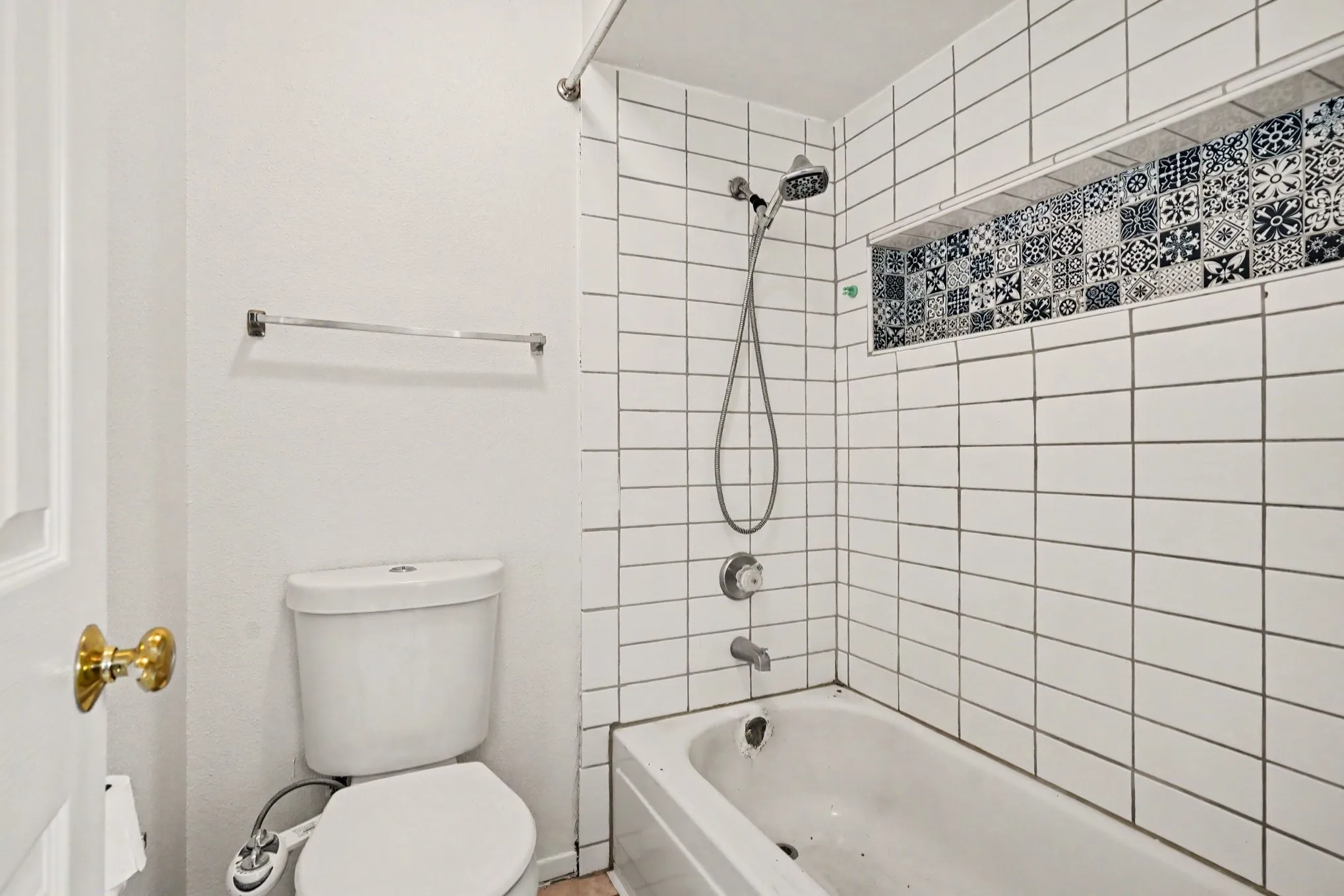 Single Family Residence For Sale in Tarrant County , 2700 Meadow Park Drive, Bedford, Texas 76021, 3 Bedroom, 2 Bathroom, Garage spaces, 1,507 Sqft, built in 1981, mls#21356263, Real Estate Agent in Bedford, Homes For Sale in Tarrant county, Homes For Sale in Bedford, Realtor in Bedford Texas, Real Estate Brokerage Independent Realty Texas, Luminita Cordes Realtor