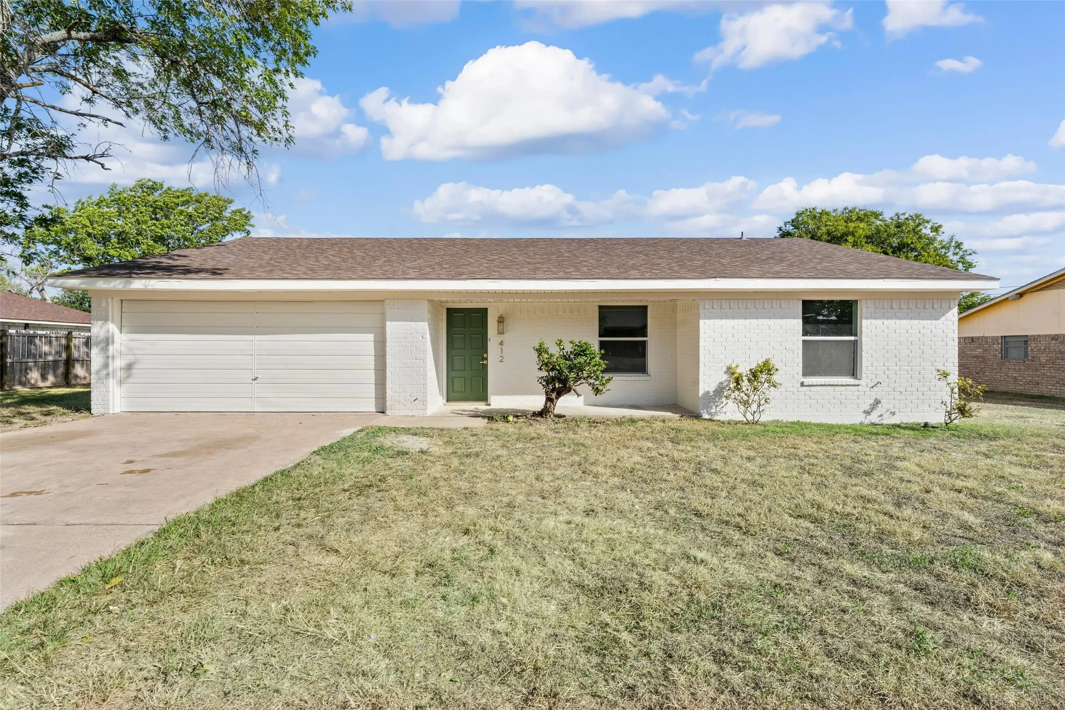 Single Family Residence For Sale in Mc Lennan County , 412 Dixon Street, Hewitt, Texas 76643, 3 Bedroom, 2 Bathroom, 2 Garage spaces, 1,212 Sqft, built in 1979, mls#21360882, Real Estate Agent in Hewitt, Homes For Sale in Mc Lennan county, Homes For Sale in Hewitt, Realtor in Hewitt Texas, Real Estate Brokerage Independent Realty Texas, Luminita Cordes Realtor