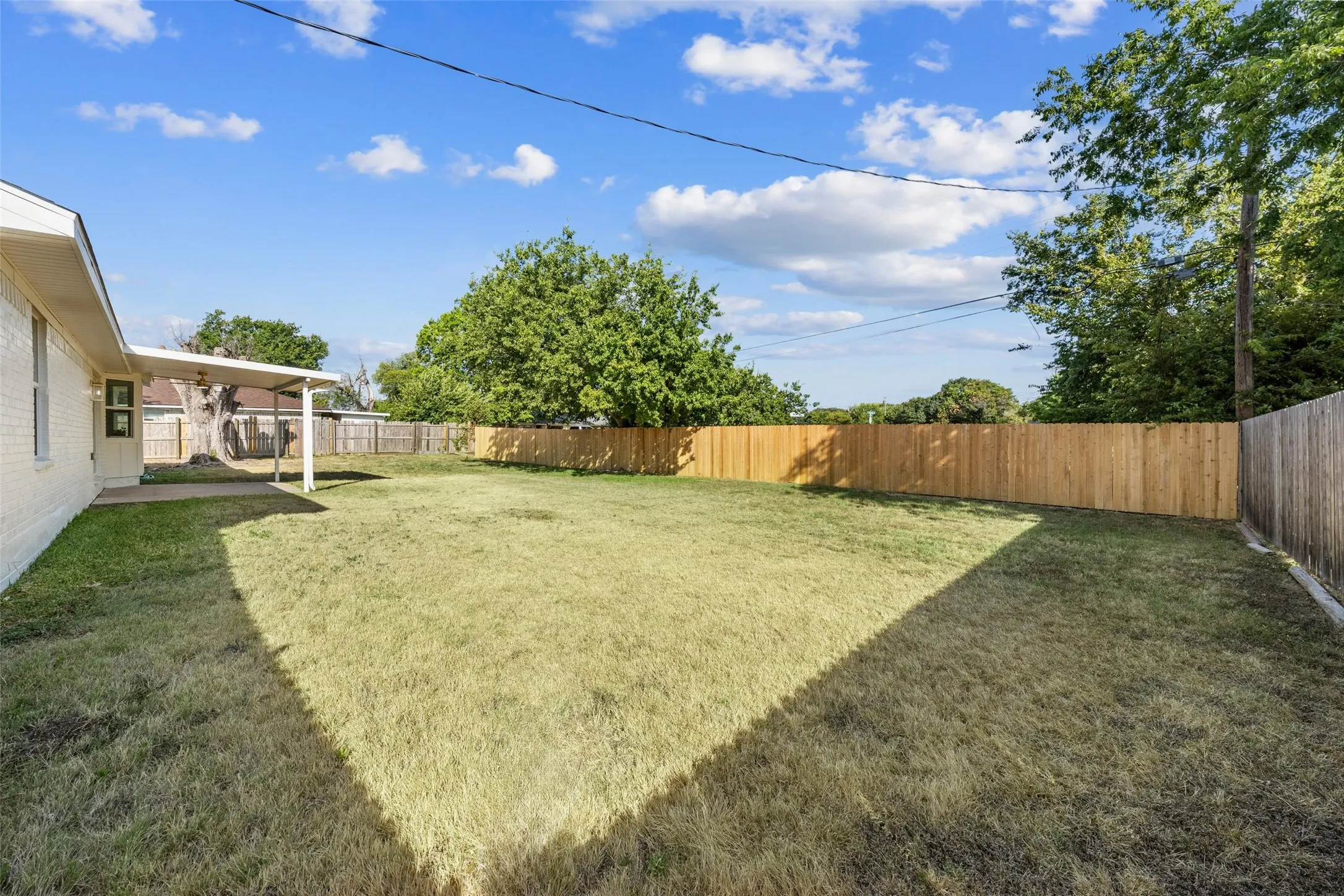 Single Family Residence For Sale in Mc Lennan County , 412 Dixon Street, Hewitt, Texas 76643, 3 Bedroom, 2 Bathroom, 2 Garage spaces, 1,212 Sqft, built in 1979, mls#21360882, Real Estate Agent in Hewitt, Homes For Sale in Mc Lennan county, Homes For Sale in Hewitt, Realtor in Hewitt Texas, Real Estate Brokerage Independent Realty Texas, Luminita Cordes Realtor
