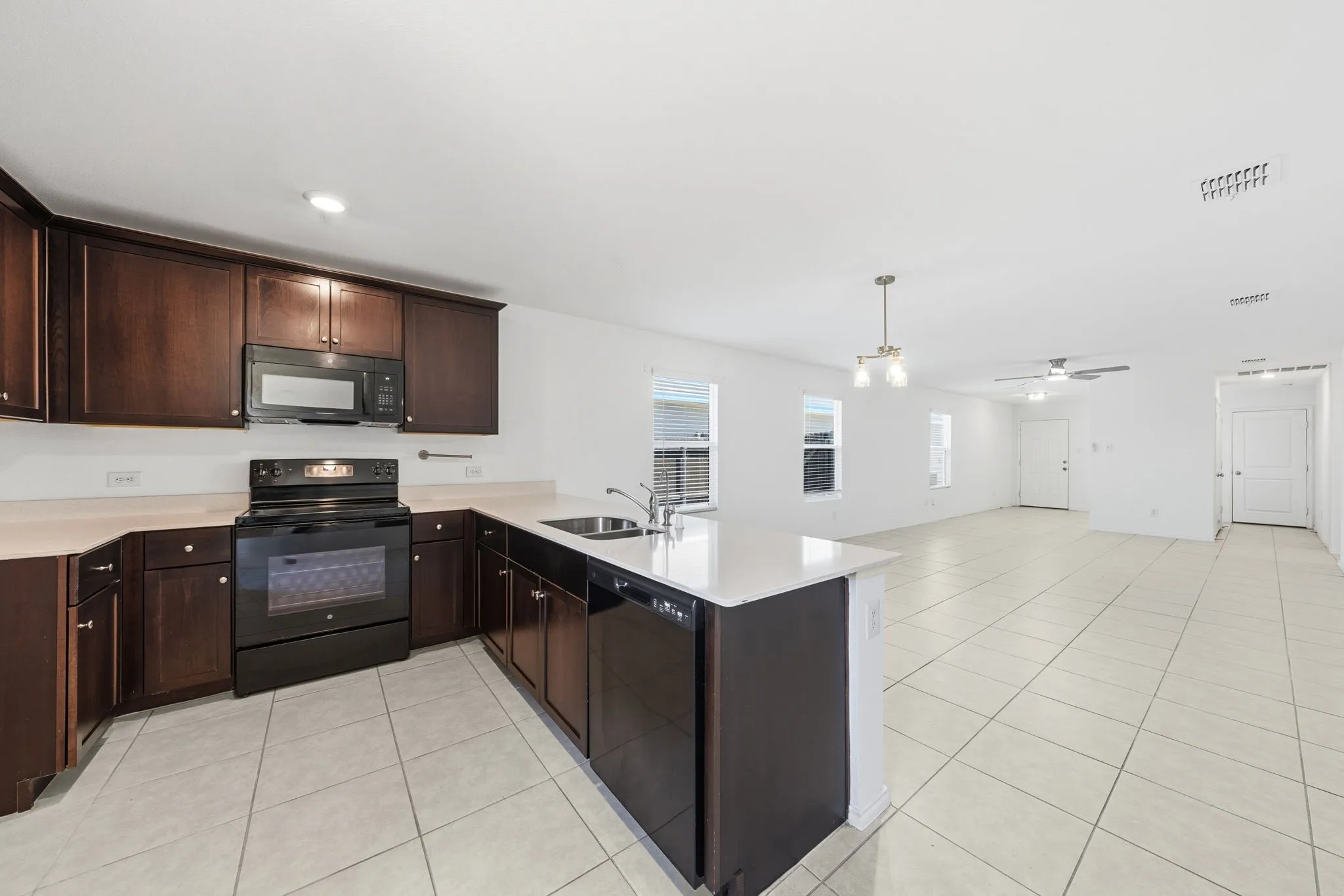 Single Family Residence For Sale in Collin County , 5800 Timber Point Drive, Princeton, Texas 75407, 3 Bedroom, 2 Bathroom, 2 Garage spaces, 1,407 Sqft, built in 2022, mls#21360877, Real Estate Agent in Princeton, Homes For Sale in Collin county, Homes For Sale in Princeton, Realtor in Princeton Texas, Real Estate Brokerage Independent Realty Texas, Luminita Cordes Realtor