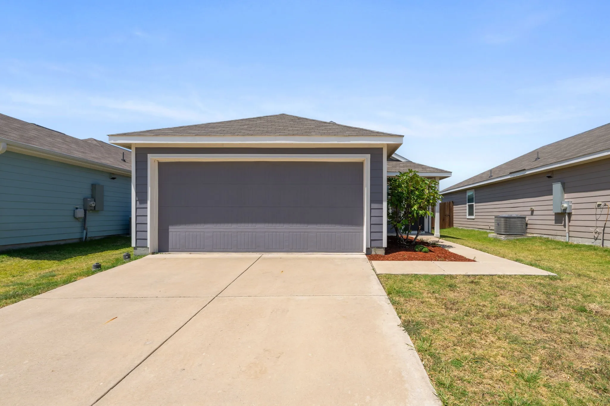 Single Family Residence For Sale in Collin County , 5800 Timber Point Drive, Princeton, Texas 75407, 3 Bedroom, 2 Bathroom, 2 Garage spaces, 1,407 Sqft, built in 2022, mls#21360877, Real Estate Agent in Princeton, Homes For Sale in Collin county, Homes For Sale in Princeton, Realtor in Princeton Texas, Real Estate Brokerage Independent Realty Texas, Luminita Cordes Realtor