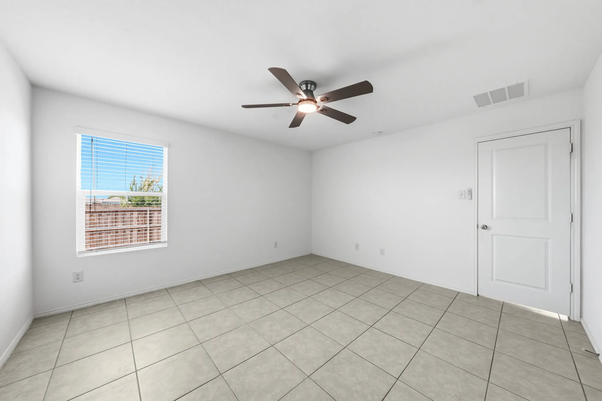 Single Family Residence For Sale in Collin County , 5800 Timber Point Drive, Princeton, Texas 75407, 3 Bedroom, 2 Bathroom, 2 Garage spaces, 1,407 Sqft, built in 2022, mls#21360877, Real Estate Agent in Princeton, Homes For Sale in Collin county, Homes For Sale in Princeton, Realtor in Princeton Texas, Real Estate Brokerage Independent Realty Texas, Luminita Cordes Realtor
