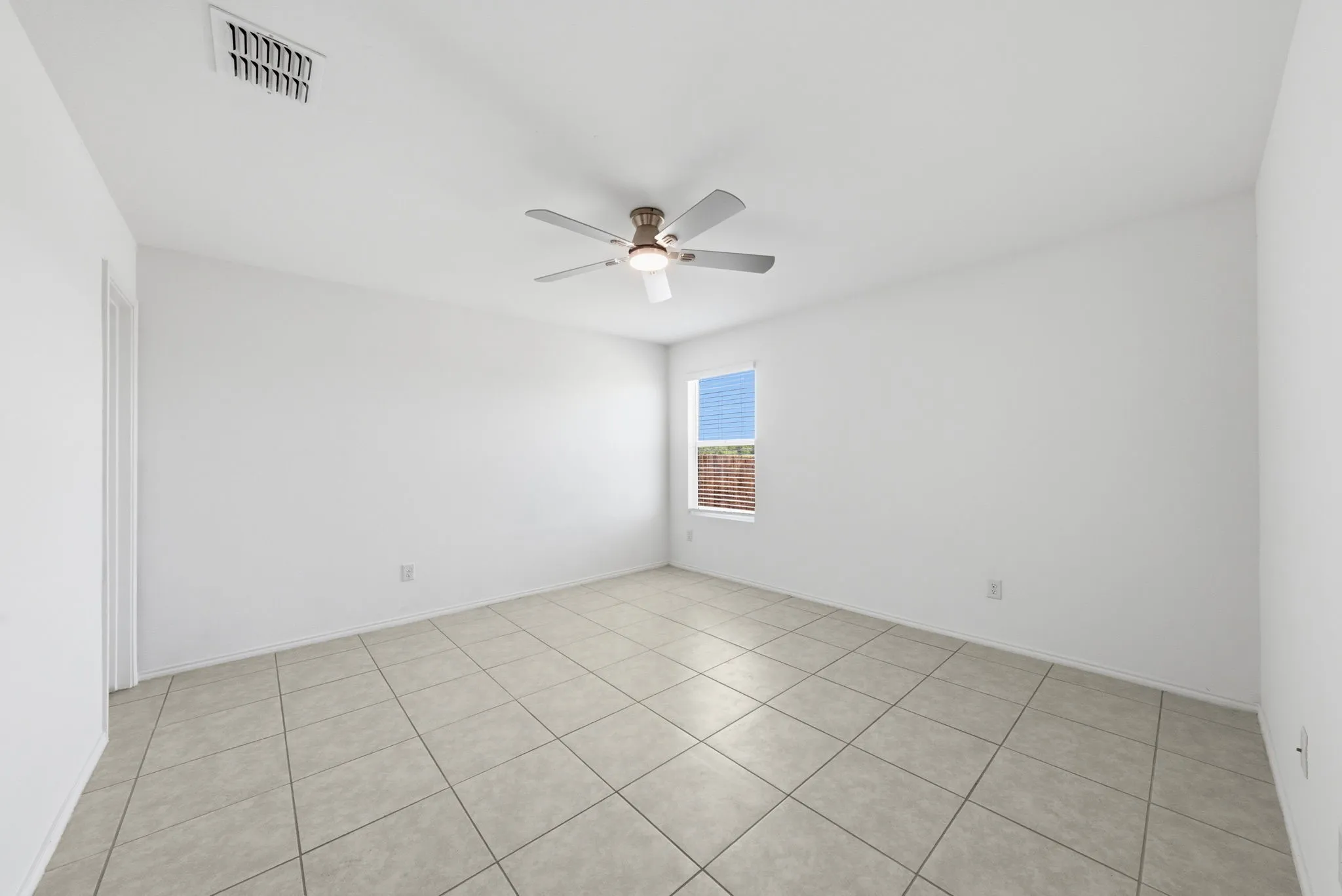 Single Family Residence For Sale in Collin County , 5800 Timber Point Drive, Princeton, Texas 75407, 3 Bedroom, 2 Bathroom, 2 Garage spaces, 1,407 Sqft, built in 2022, mls#21360877, Real Estate Agent in Princeton, Homes For Sale in Collin county, Homes For Sale in Princeton, Realtor in Princeton Texas, Real Estate Brokerage Independent Realty Texas, Luminita Cordes Realtor