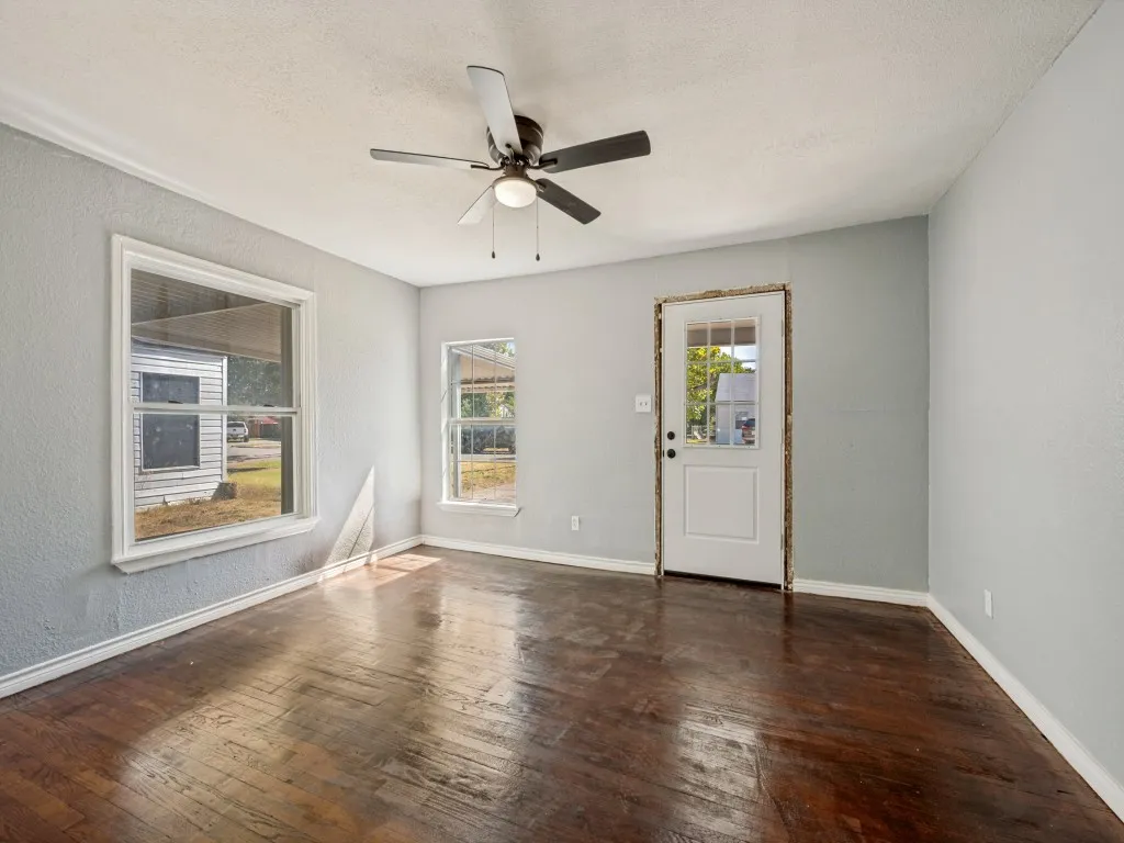 Single Family Residence For Sale in Tarrant County , 2309 Fincher Road, Haltom City, Texas 76117, 3 Bedroom, 1 Bathroom, Garage spaces, 1,326 Sqft, built in 1947, mls#21360890, Real Estate Agent in Haltom City, Homes For Sale in Tarrant county, Homes For Sale in Haltom City, Realtor in Haltom City Texas, Real Estate Brokerage Independent Realty Texas, Luminita Cordes Realtor