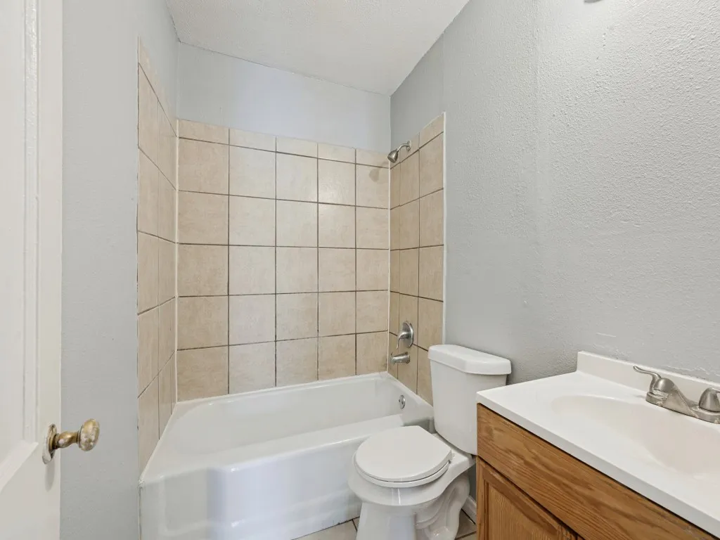 Single Family Residence For Sale in Tarrant County , 2309 Fincher Road, Haltom City, Texas 76117, 3 Bedroom, 1 Bathroom, Garage spaces, 1,326 Sqft, built in 1947, mls#21360890, Real Estate Agent in Haltom City, Homes For Sale in Tarrant county, Homes For Sale in Haltom City, Realtor in Haltom City Texas, Real Estate Brokerage Independent Realty Texas, Luminita Cordes Realtor