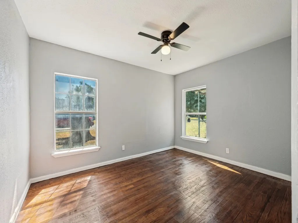 Single Family Residence For Sale in Tarrant County , 2309 Fincher Road, Haltom City, Texas 76117, 3 Bedroom, 1 Bathroom, Garage spaces, 1,326 Sqft, built in 1947, mls#21360890, Real Estate Agent in Haltom City, Homes For Sale in Tarrant county, Homes For Sale in Haltom City, Realtor in Haltom City Texas, Real Estate Brokerage Independent Realty Texas, Luminita Cordes Realtor