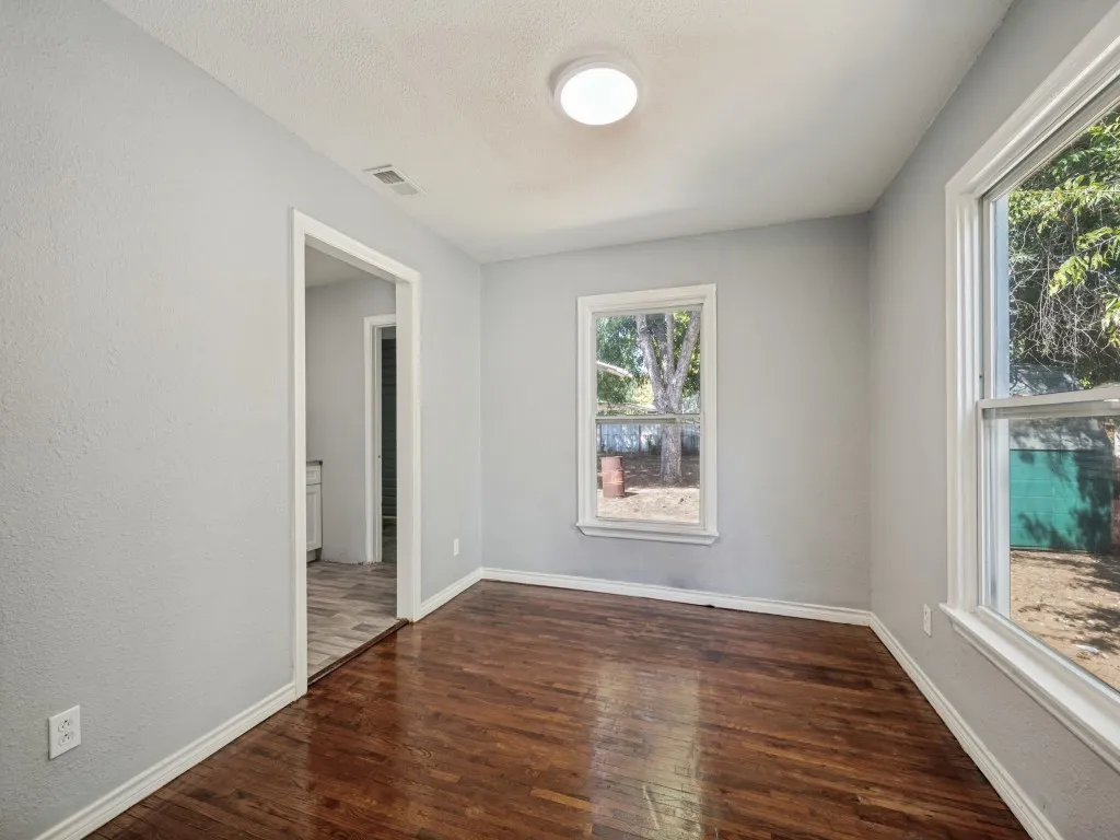 Single Family Residence For Sale in Tarrant County , 2309 Fincher Road, Haltom City, Texas 76117, 3 Bedroom, 1 Bathroom, Garage spaces, 1,326 Sqft, built in 1947, mls#21360890, Real Estate Agent in Haltom City, Homes For Sale in Tarrant county, Homes For Sale in Haltom City, Realtor in Haltom City Texas, Real Estate Brokerage Independent Realty Texas, Luminita Cordes Realtor