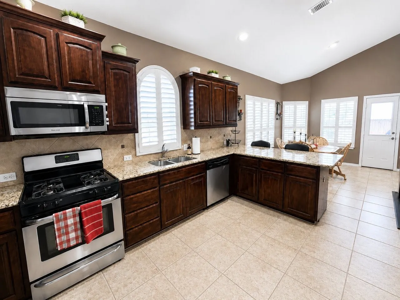 Single Family Residence For Sale in Denton County , 4809 Wasatch Drive, Denton, Texas 76208, 4 Bedroom, 2 Bathroom, 2 Garage spaces, 1,772 Sqft, built in 2015, mls#21360692, Real Estate Agent in Denton, Homes For Sale in Denton county, Homes For Sale in Denton, Realtor in Denton Texas, Real Estate Brokerage Independent Realty Texas, Luminita Cordes Realtor