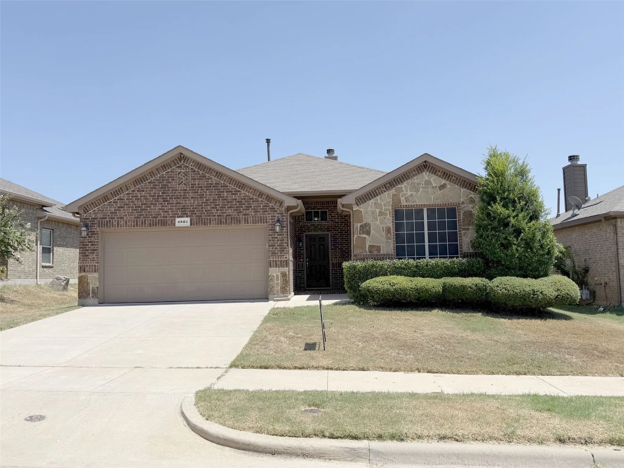 Single Family Residence For Sale in Denton County , 4809 Wasatch Drive, Denton, Texas 76208, 4 Bedroom, 2 Bathroom, 2 Garage spaces, 1,772 Sqft, built in 2015, mls#21360692, Real Estate Agent in Denton, Homes For Sale in Denton county, Homes For Sale in Denton, Realtor in Denton Texas, Real Estate Brokerage Independent Realty Texas, Luminita Cordes Realtor