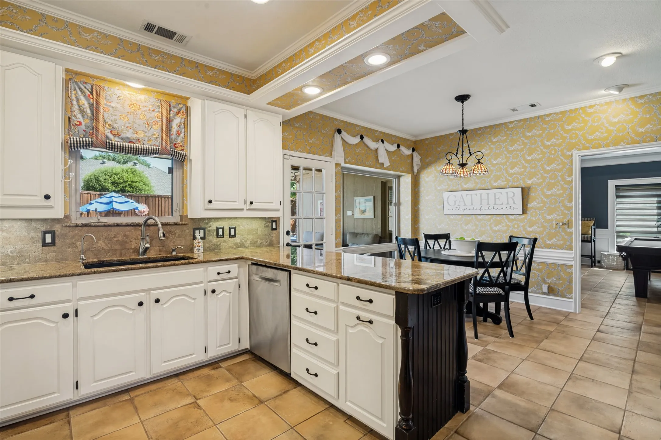 Single Family Residence For Sale in Collin County , 3921 Gettysburg Circle, Plano, Texas 75023, 4 Bedroom, 3 Bathroom, 2 Garage spaces, 2,939 Sqft, built in 1984, mls#21360434, Real Estate Agent in Plano, Homes For Sale in Collin county, Homes For Sale in Plano, Realtor in Plano Texas, Real Estate Brokerage Independent Realty Texas, Luminita Cordes Realtor