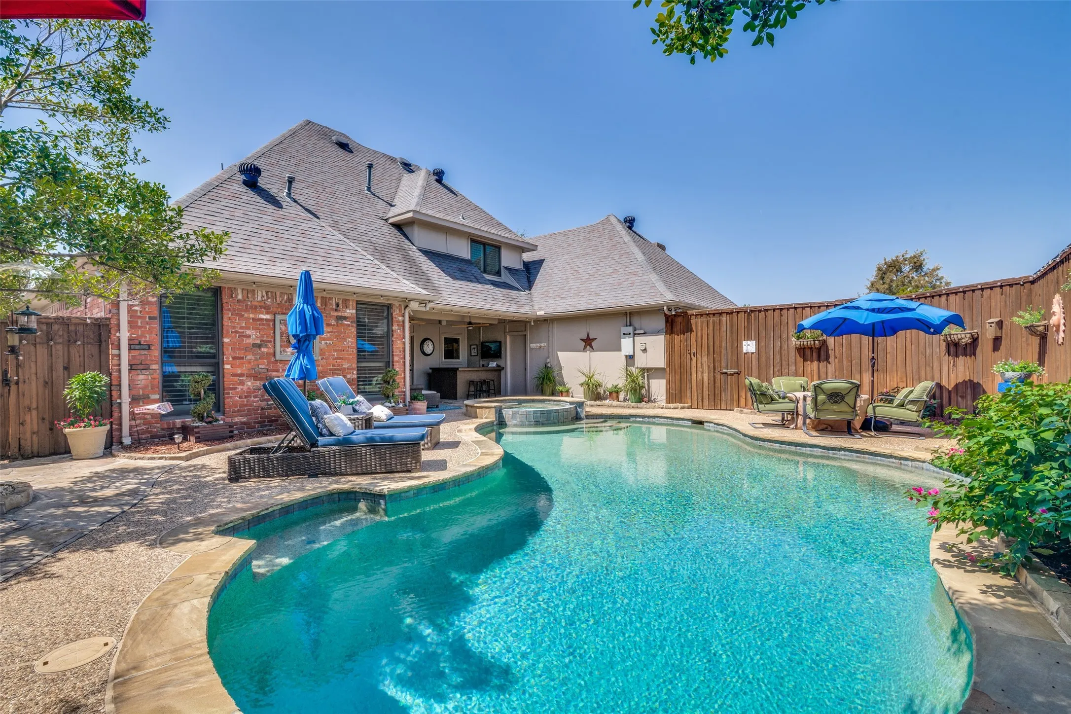 Single Family Residence For Sale in Collin County , 3921 Gettysburg Circle, Plano, Texas 75023, 4 Bedroom, 3 Bathroom, 2 Garage spaces, 2,939 Sqft, built in 1984, mls#21360434, Real Estate Agent in Plano, Homes For Sale in Collin county, Homes For Sale in Plano, Realtor in Plano Texas, Real Estate Brokerage Independent Realty Texas, Luminita Cordes Realtor