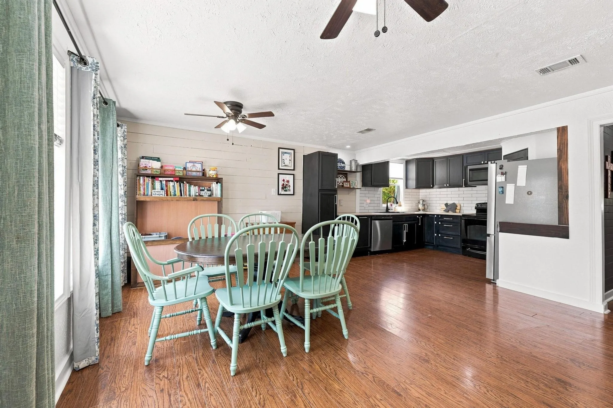 Single Family Residence For Sale in Collin County , 314 E 5th Street, Anna, Texas 75409, 3 Bedroom, 2 Bathroom, Garage spaces, 1,414 Sqft, built in 1942, mls#21360902, Real Estate Agent in Anna, Homes For Sale in Collin county, Homes For Sale in Anna, Realtor in Anna Texas, Real Estate Brokerage Independent Realty Texas, Luminita Cordes Realtor
