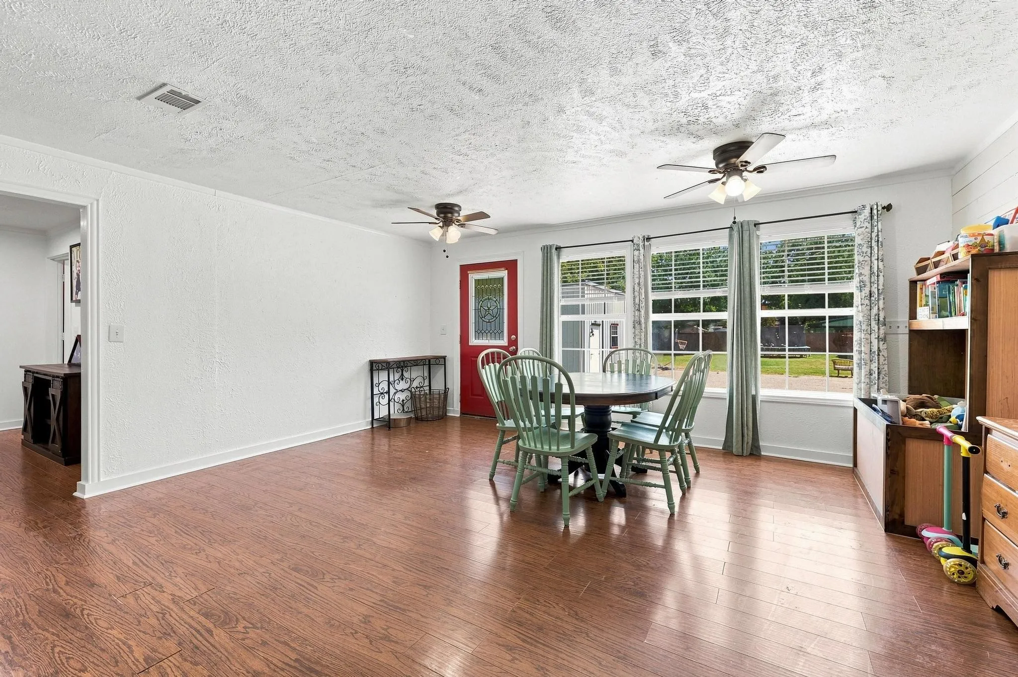 Single Family Residence For Sale in Collin County , 314 E 5th Street, Anna, Texas 75409, 3 Bedroom, 2 Bathroom, Garage spaces, 1,414 Sqft, built in 1942, mls#21360902, Real Estate Agent in Anna, Homes For Sale in Collin county, Homes For Sale in Anna, Realtor in Anna Texas, Real Estate Brokerage Independent Realty Texas, Luminita Cordes Realtor