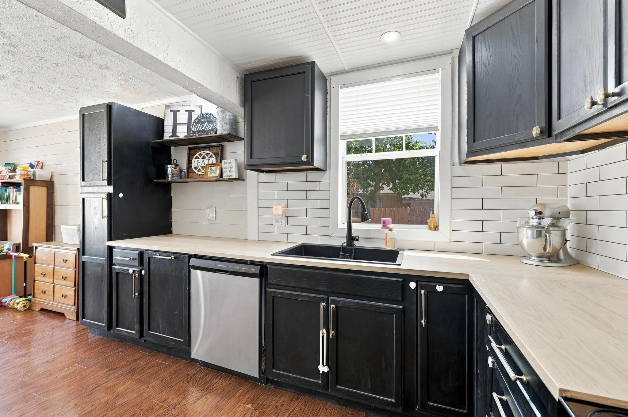 Single Family Residence For Sale in Collin County , 314 E 5th Street, Anna, Texas 75409, 3 Bedroom, 2 Bathroom, Garage spaces, 1,414 Sqft, built in 1942, mls#21360902, Real Estate Agent in Anna, Homes For Sale in Collin county, Homes For Sale in Anna, Realtor in Anna Texas, Real Estate Brokerage Independent Realty Texas, Luminita Cordes Realtor