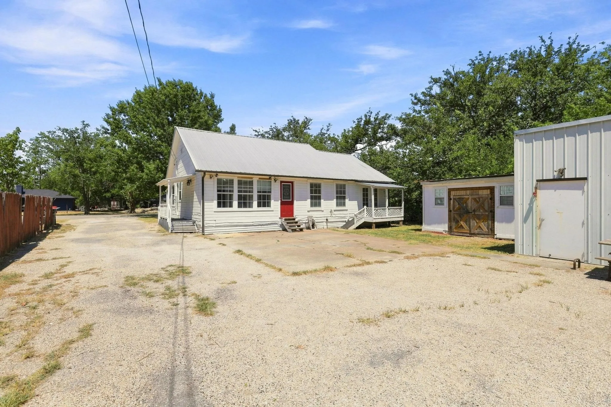 Single Family Residence For Sale in Collin County , 314 E 5th Street, Anna, Texas 75409, 3 Bedroom, 2 Bathroom, Garage spaces, 1,414 Sqft, built in 1942, mls#21360902, Real Estate Agent in Anna, Homes For Sale in Collin county, Homes For Sale in Anna, Realtor in Anna Texas, Real Estate Brokerage Independent Realty Texas, Luminita Cordes Realtor