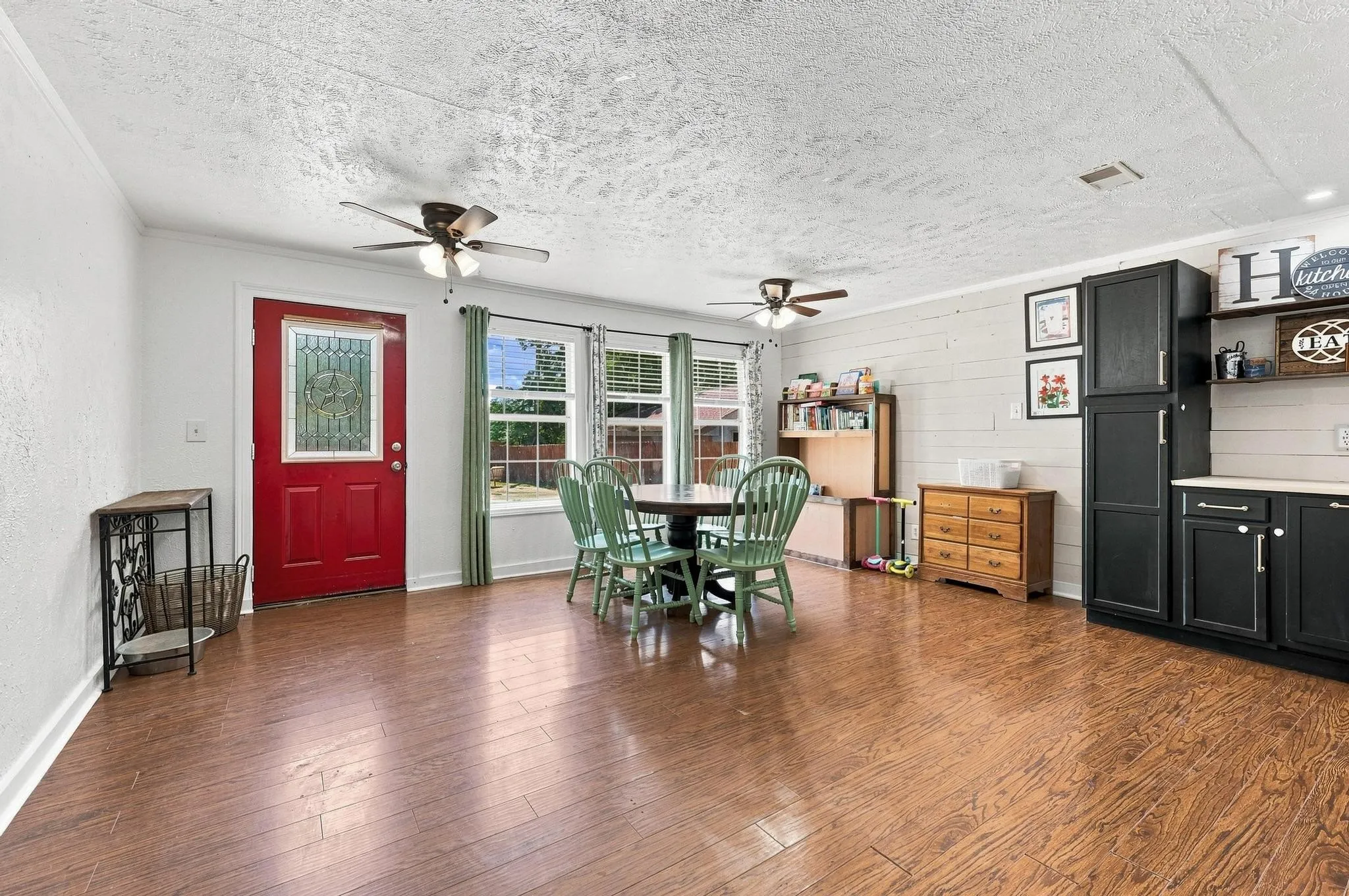 Single Family Residence For Sale in Collin County , 314 E 5th Street, Anna, Texas 75409, 3 Bedroom, 2 Bathroom, Garage spaces, 1,414 Sqft, built in 1942, mls#21360902, Real Estate Agent in Anna, Homes For Sale in Collin county, Homes For Sale in Anna, Realtor in Anna Texas, Real Estate Brokerage Independent Realty Texas, Luminita Cordes Realtor