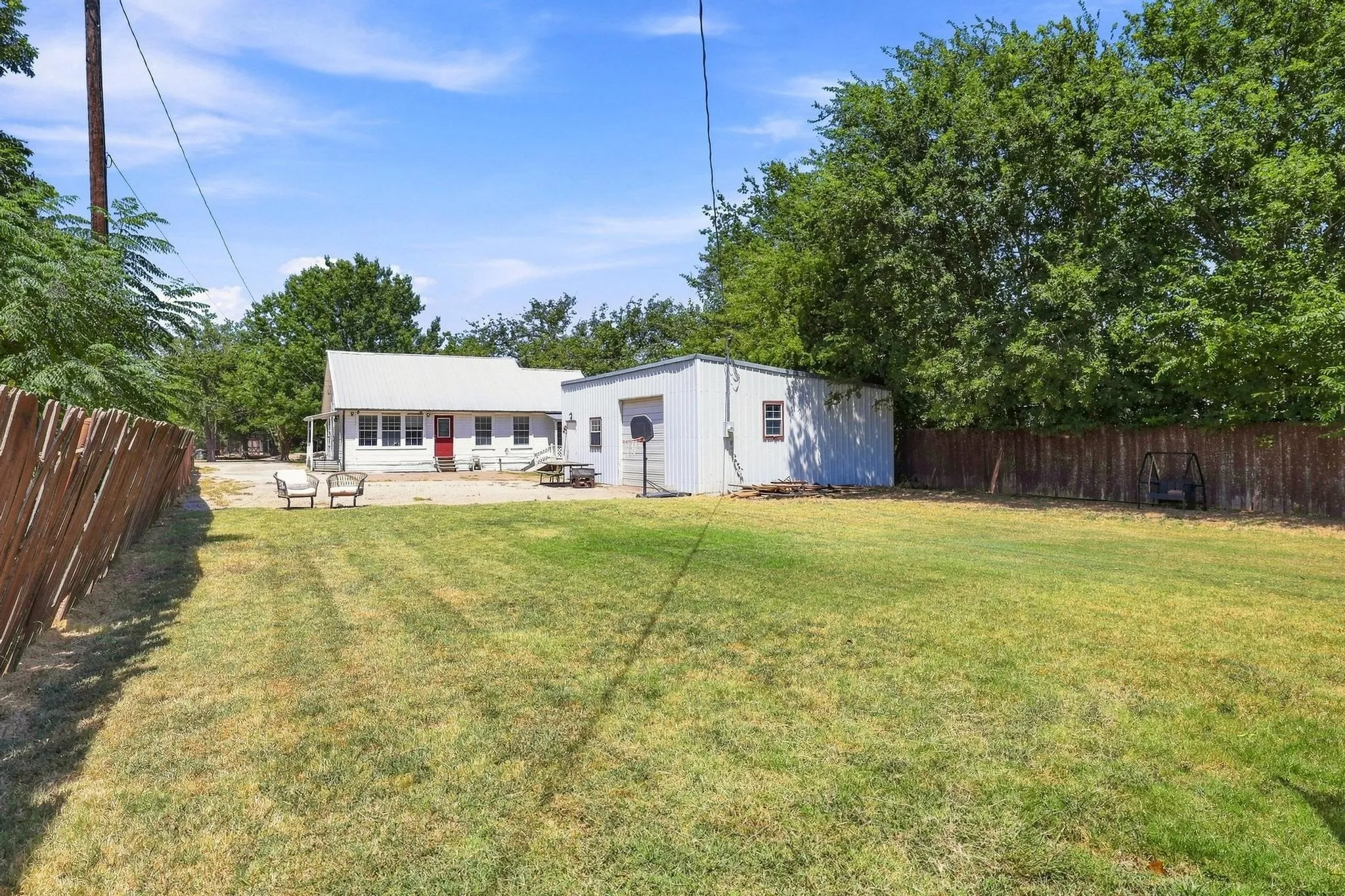 Single Family Residence For Sale in Collin County , 314 E 5th Street, Anna, Texas 75409, 3 Bedroom, 2 Bathroom, Garage spaces, 1,414 Sqft, built in 1942, mls#21360902, Real Estate Agent in Anna, Homes For Sale in Collin county, Homes For Sale in Anna, Realtor in Anna Texas, Real Estate Brokerage Independent Realty Texas, Luminita Cordes Realtor