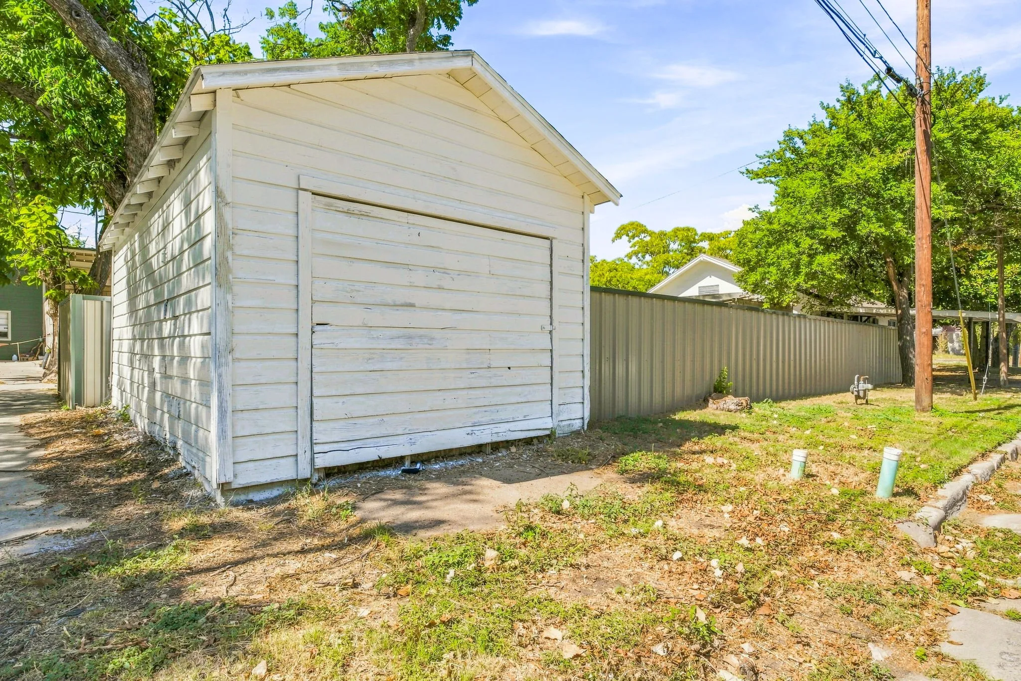 Single Family Residence For Sale in Erath County , 814 N Ollie Street, Stephenville, Texas 76401, 2 Bedroom, 1 Bathroom, Garage spaces, 1,288 Sqft, built in 1940, Price $225,000, mls#21360895, Real Estate Agent in Stephenville, Homes For Sale in Erath county, Homes For Sale in Stephenville, Realtor in Stephenville Texas, Real Estate Brokerage Independent Realty Texas, Luminita Cordes Realtor