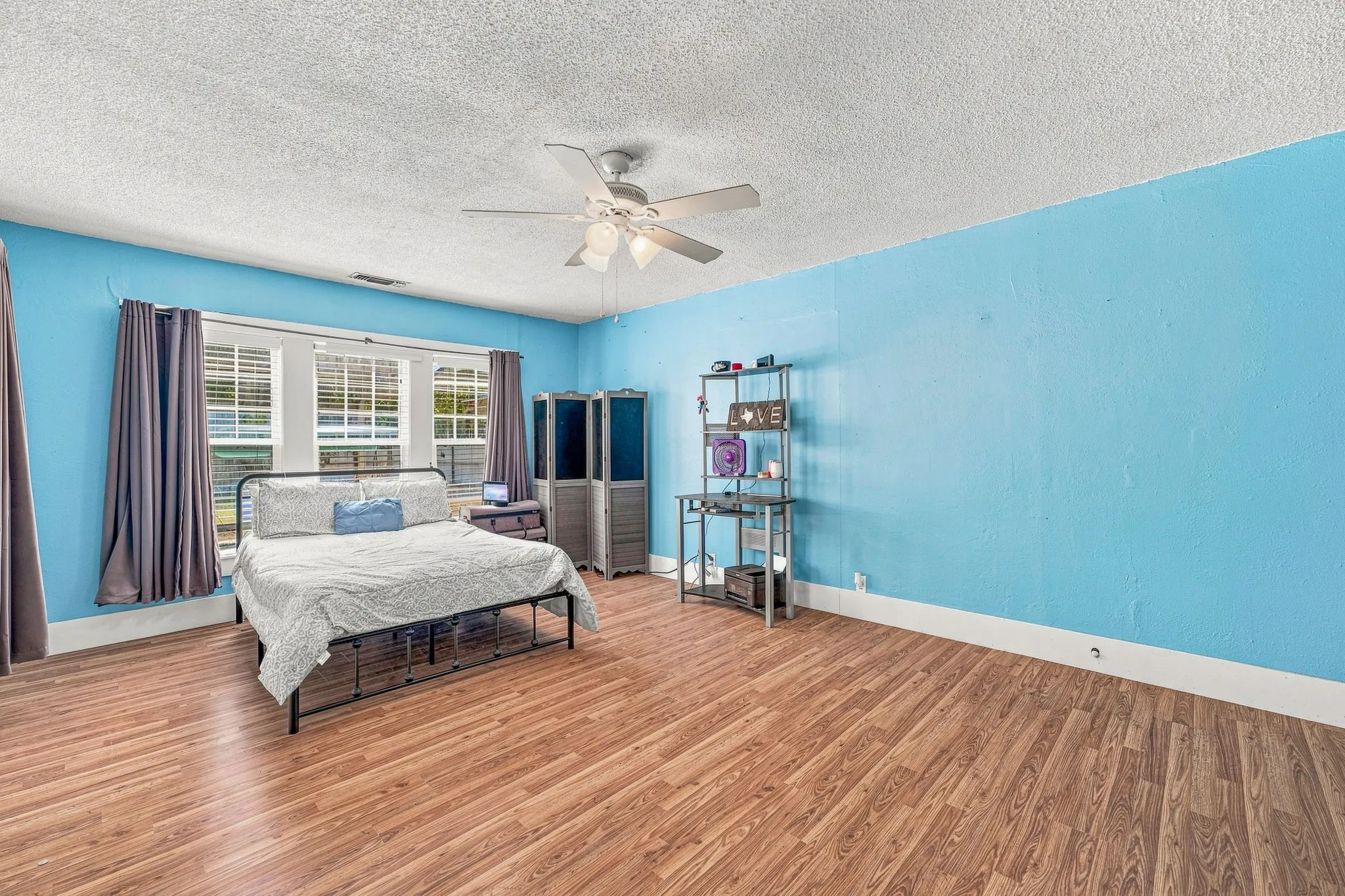 Single Family Residence For Sale in Erath County , 814 N Ollie Street, Stephenville, Texas 76401, 2 Bedroom, 1 Bathroom, Garage spaces, 1,288 Sqft, built in 1940, Price $225,000, mls#21360895, Real Estate Agent in Stephenville, Homes For Sale in Erath county, Homes For Sale in Stephenville, Realtor in Stephenville Texas, Real Estate Brokerage Independent Realty Texas, Luminita Cordes Realtor