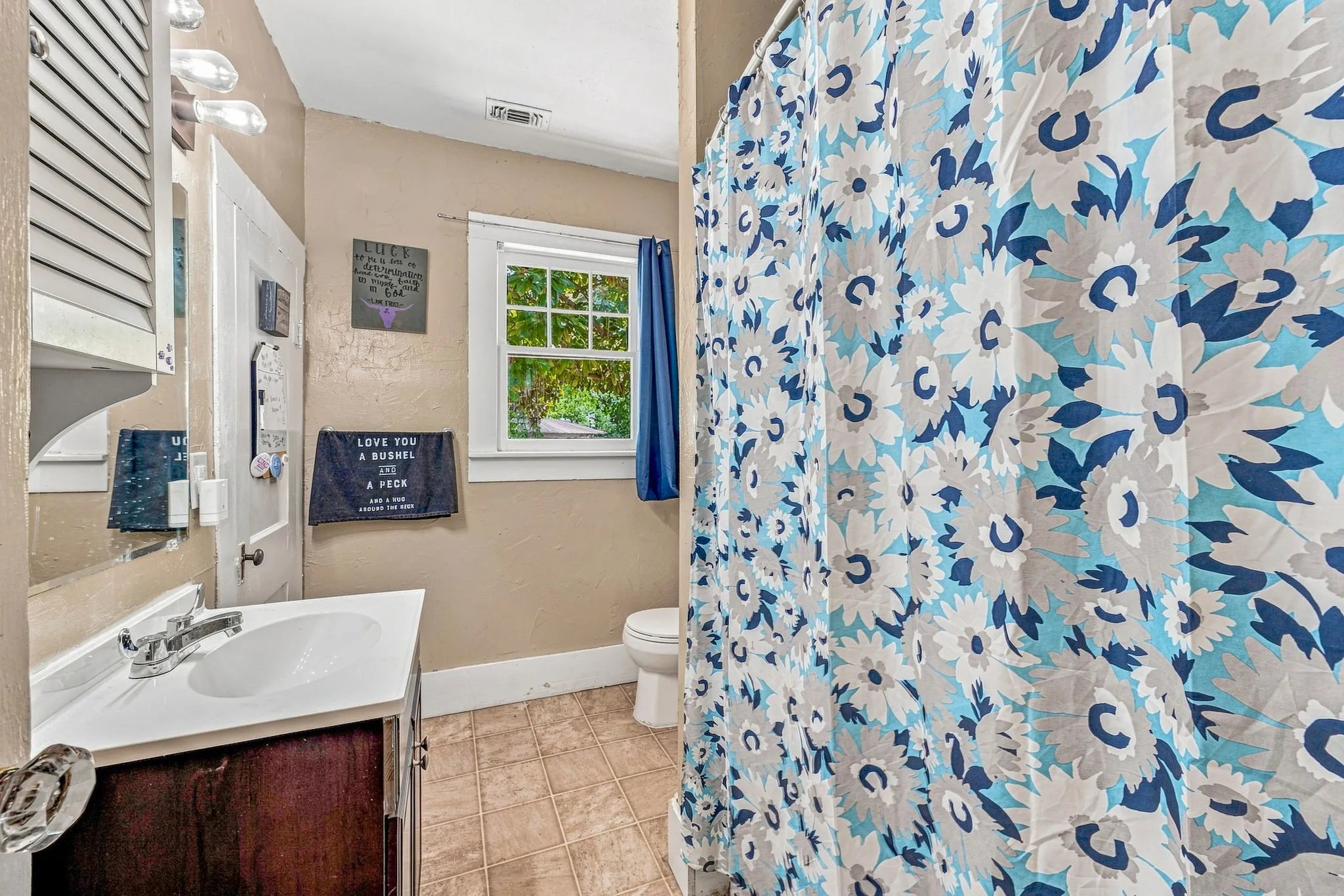 Single Family Residence For Sale in Erath County , 814 N Ollie Street, Stephenville, Texas 76401, 2 Bedroom, 1 Bathroom, Garage spaces, 1,288 Sqft, built in 1940, Price $225,000, mls#21360895, Real Estate Agent in Stephenville, Homes For Sale in Erath county, Homes For Sale in Stephenville, Realtor in Stephenville Texas, Real Estate Brokerage Independent Realty Texas, Luminita Cordes Realtor