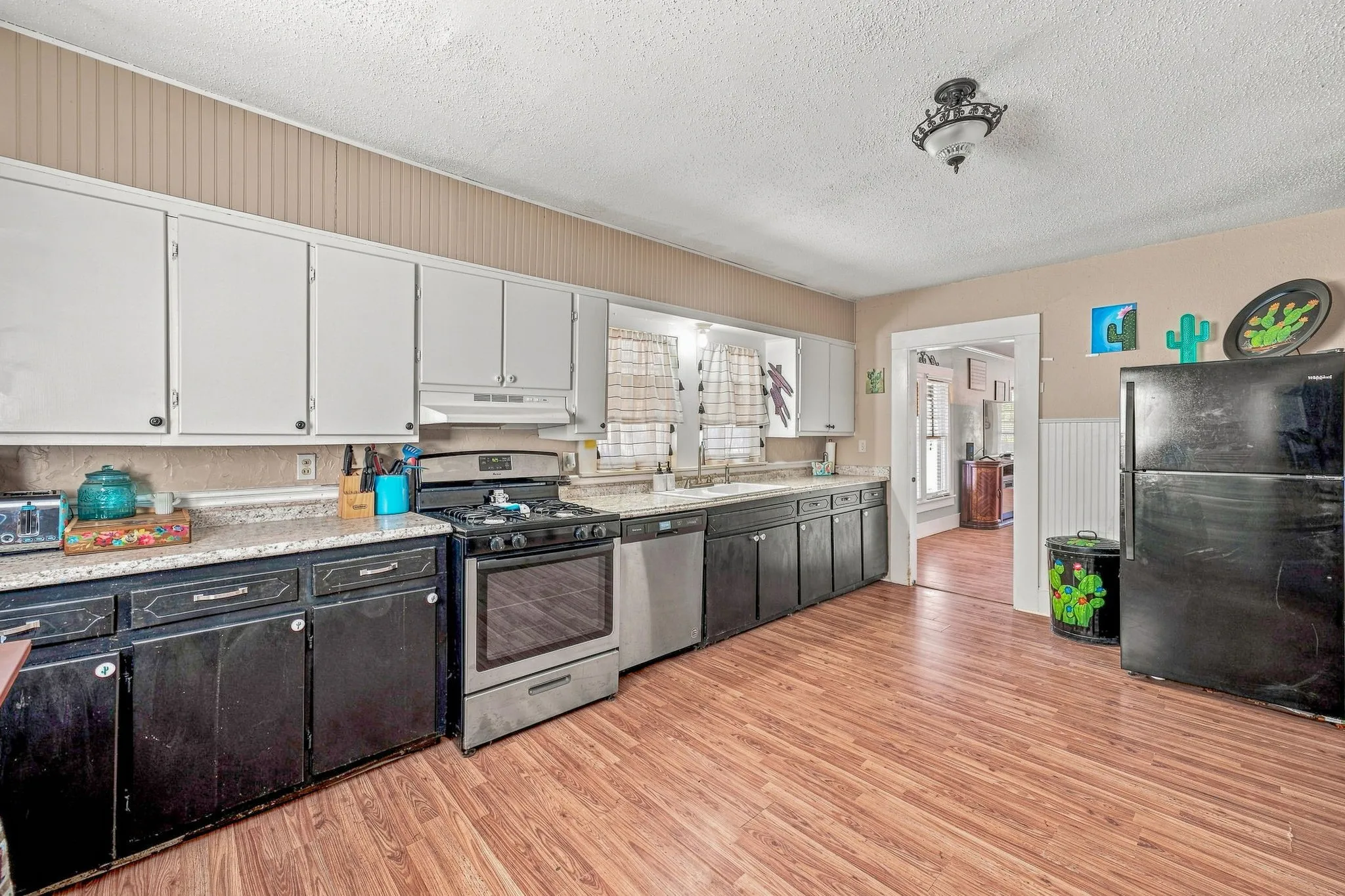 Single Family Residence For Sale in Erath County , 814 N Ollie Street, Stephenville, Texas 76401, 2 Bedroom, 1 Bathroom, Garage spaces, 1,288 Sqft, built in 1940, Price $225,000, mls#21360895, Real Estate Agent in Stephenville, Homes For Sale in Erath county, Homes For Sale in Stephenville, Realtor in Stephenville Texas, Real Estate Brokerage Independent Realty Texas, Luminita Cordes Realtor