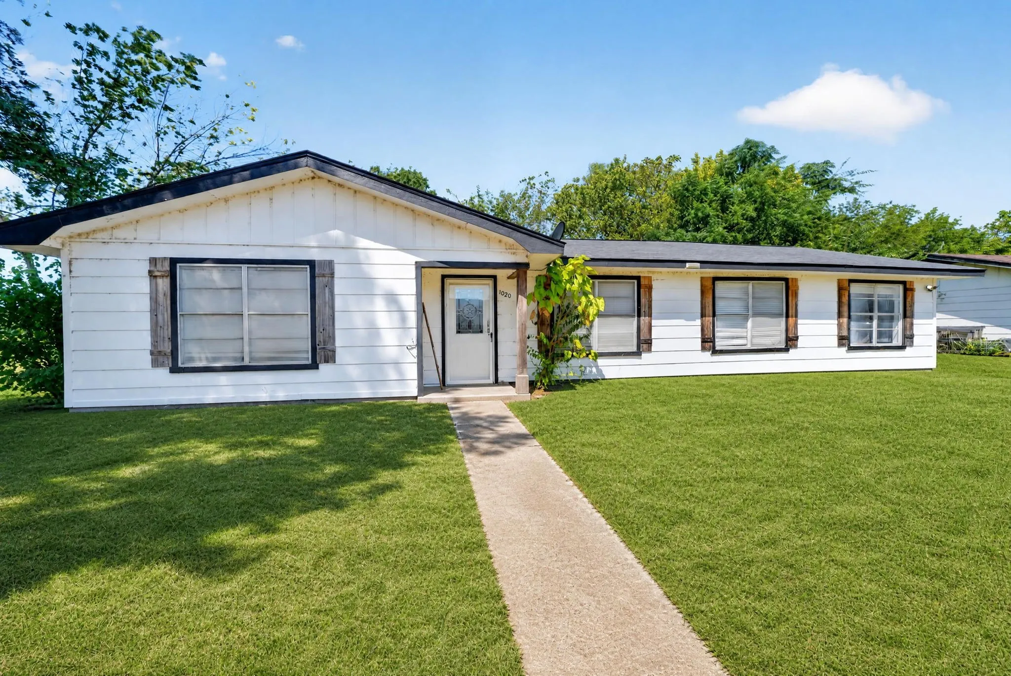 Single Family Residence For Sale in Delta County , 1020 10th Street, Cooper, Texas 75432, 4 Bedroom, 2 Bathroom, Garage spaces, 1,839 Sqft, built in 1972, Price $190,000, mls#21360728, Real Estate Agent in Cooper, Homes For Sale in Delta county, Homes For Sale in Cooper, Realtor in Cooper Texas, Real Estate Brokerage Independent Realty Texas, Luminita Cordes Realtor