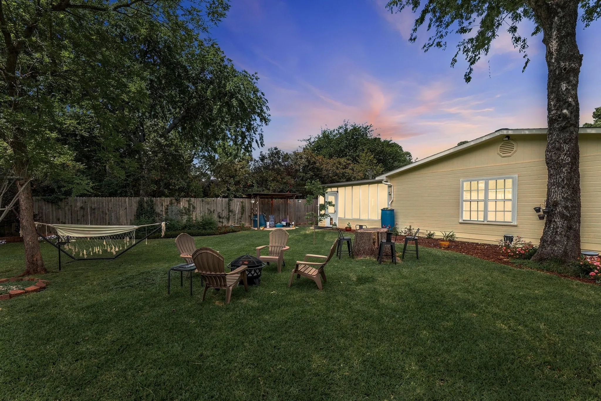 Single Family Residence For Sale in Tarrant County , 1204 Lyndale Drive, Arlington, Texas 76013, 3 Bedroom, 2 Bathroom, 1 Garage spaces, 1,458 Sqft, built in 1955, mls#21360896, Real Estate Agent in Arlington, Homes For Sale in Tarrant county, Homes For Sale in Arlington, Realtor in Arlington Texas, Real Estate Brokerage Independent Realty Texas, Luminita Cordes Realtor