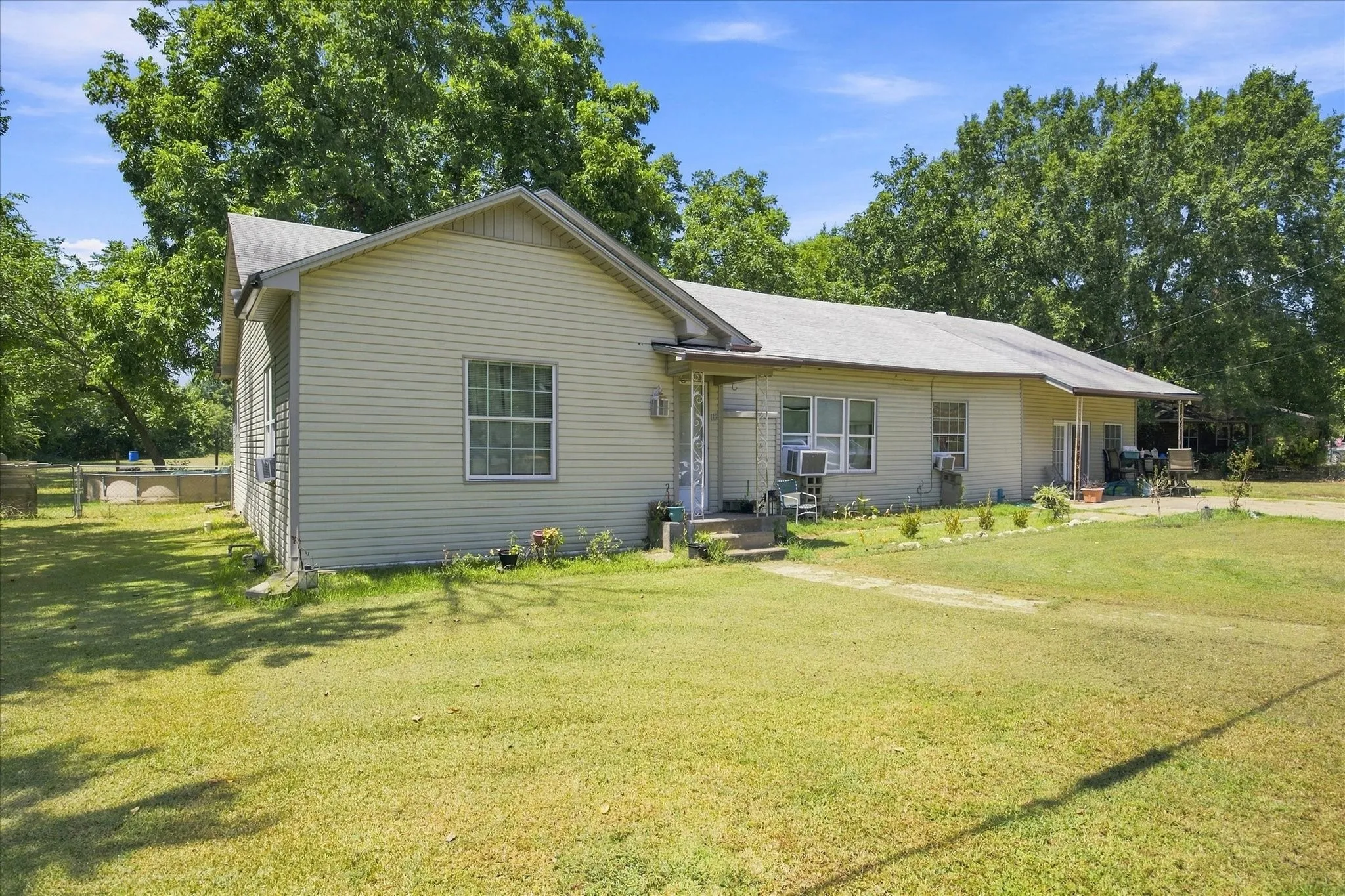 Single Family Residence For Sale in Red River (TX) County , 112 S Fm 44, Annona, Texas 75550, 3 Bedroom, 2 Bathroom, Garage spaces, 1,863 Sqft, built in 1947, mls#21360915, Real Estate Agent in Annona, Homes For Sale in Red River (TX) county, Homes For Sale in Annona, Realtor in Annona Texas, Real Estate Brokerage Independent Realty Texas, Luminita Cordes Realtor