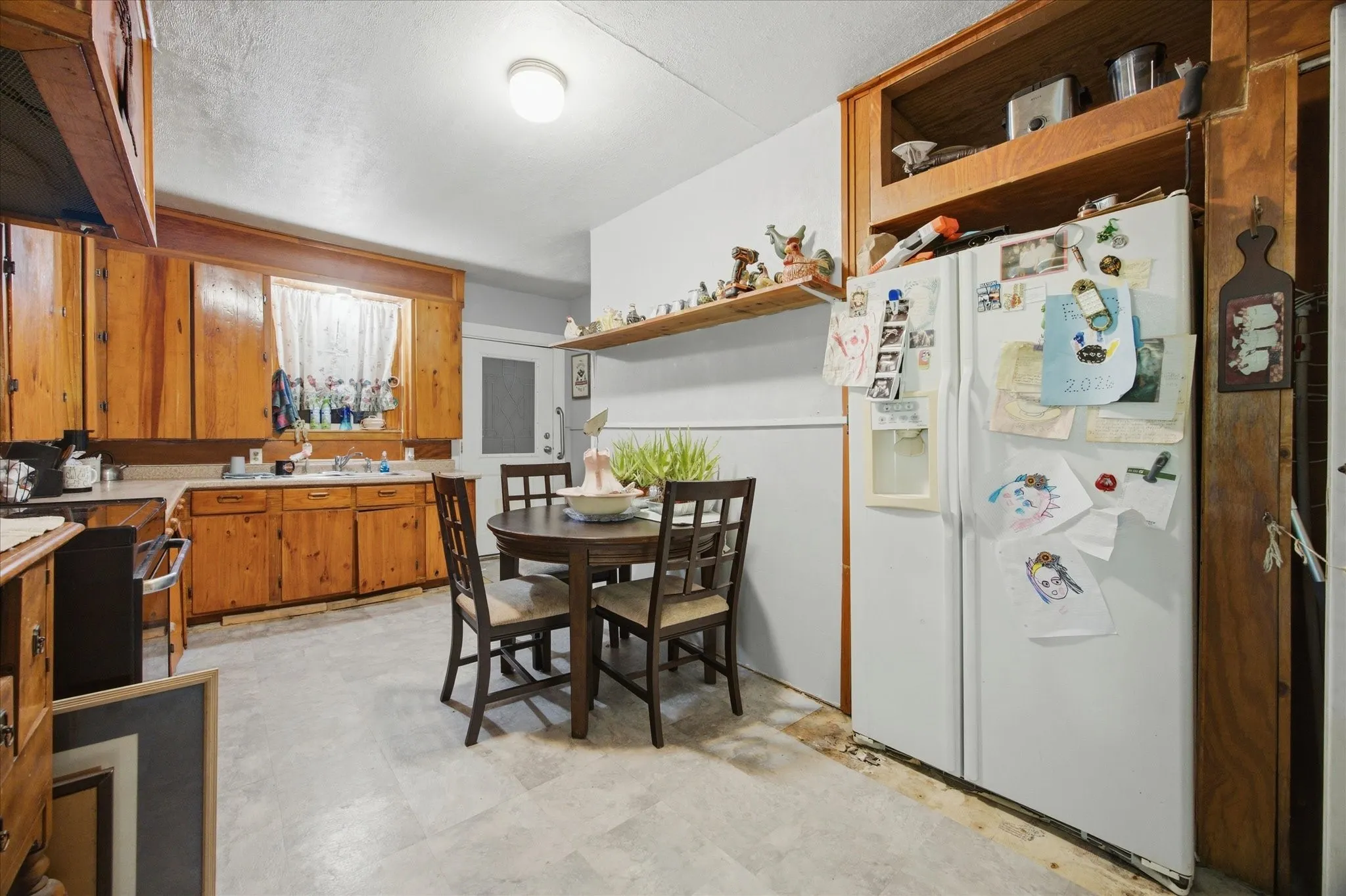Single Family Residence For Sale in Red River (TX) County , 112 S Fm 44, Annona, Texas 75550, 3 Bedroom, 2 Bathroom, Garage spaces, 1,863 Sqft, built in 1947, mls#21360915, Real Estate Agent in Annona, Homes For Sale in Red River (TX) county, Homes For Sale in Annona, Realtor in Annona Texas, Real Estate Brokerage Independent Realty Texas, Luminita Cordes Realtor