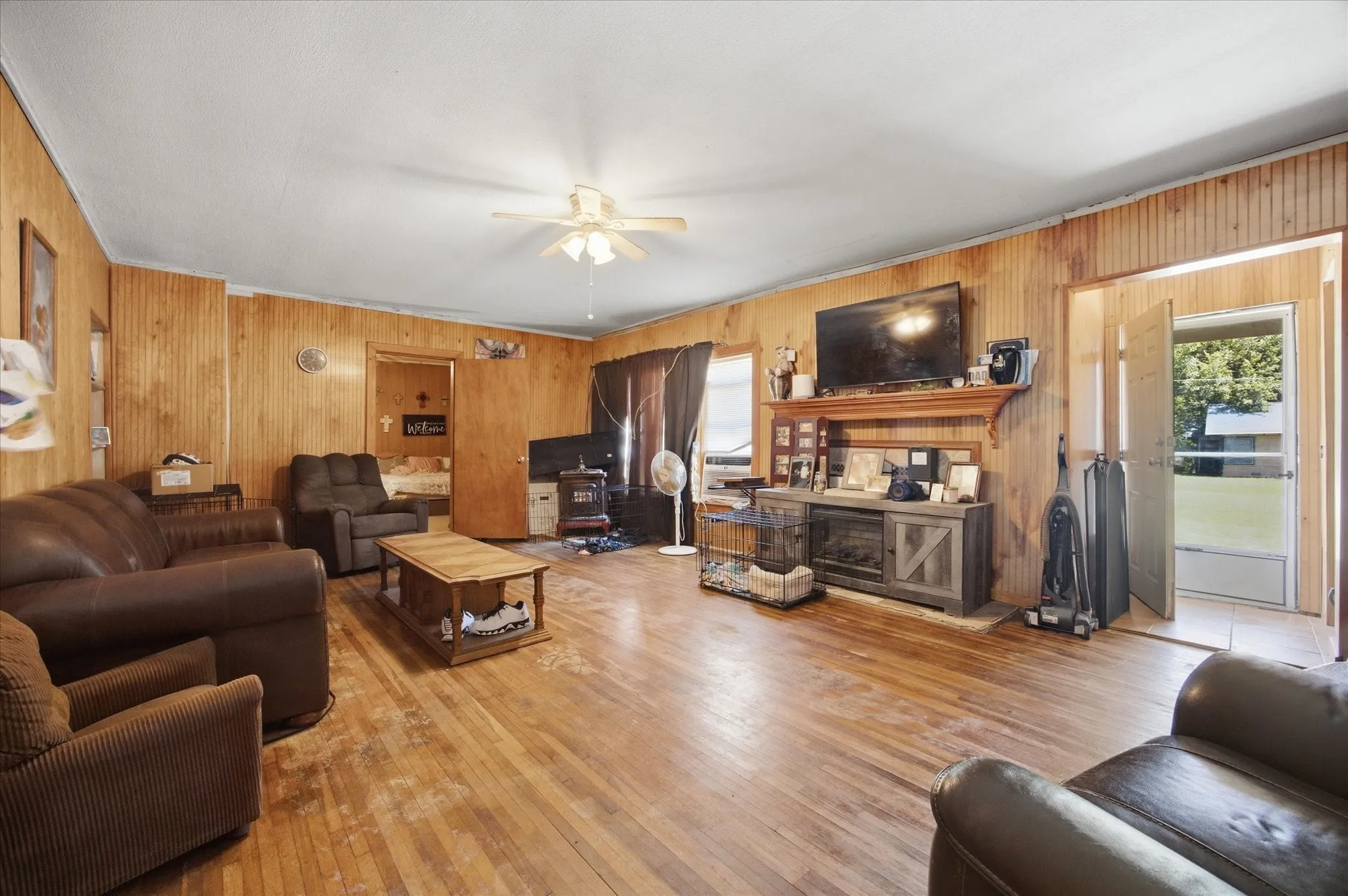 Single Family Residence For Sale in Red River (TX) County , 112 S Fm 44, Annona, Texas 75550, 3 Bedroom, 2 Bathroom, Garage spaces, 1,863 Sqft, built in 1947, mls#21360915, Real Estate Agent in Annona, Homes For Sale in Red River (TX) county, Homes For Sale in Annona, Realtor in Annona Texas, Real Estate Brokerage Independent Realty Texas, Luminita Cordes Realtor