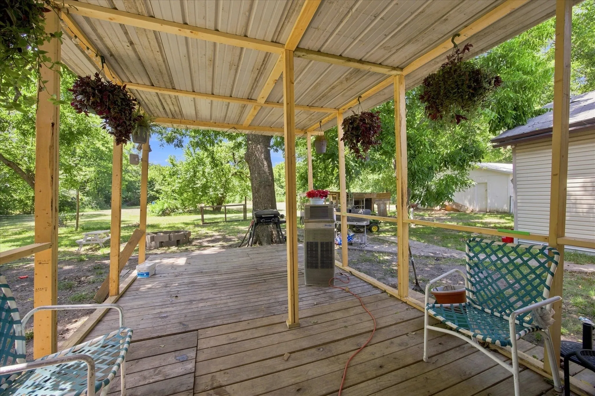Single Family Residence For Sale in Red River (TX) County , 112 S Fm 44, Annona, Texas 75550, 3 Bedroom, 2 Bathroom, Garage spaces, 1,863 Sqft, built in 1947, mls#21360915, Real Estate Agent in Annona, Homes For Sale in Red River (TX) county, Homes For Sale in Annona, Realtor in Annona Texas, Real Estate Brokerage Independent Realty Texas, Luminita Cordes Realtor