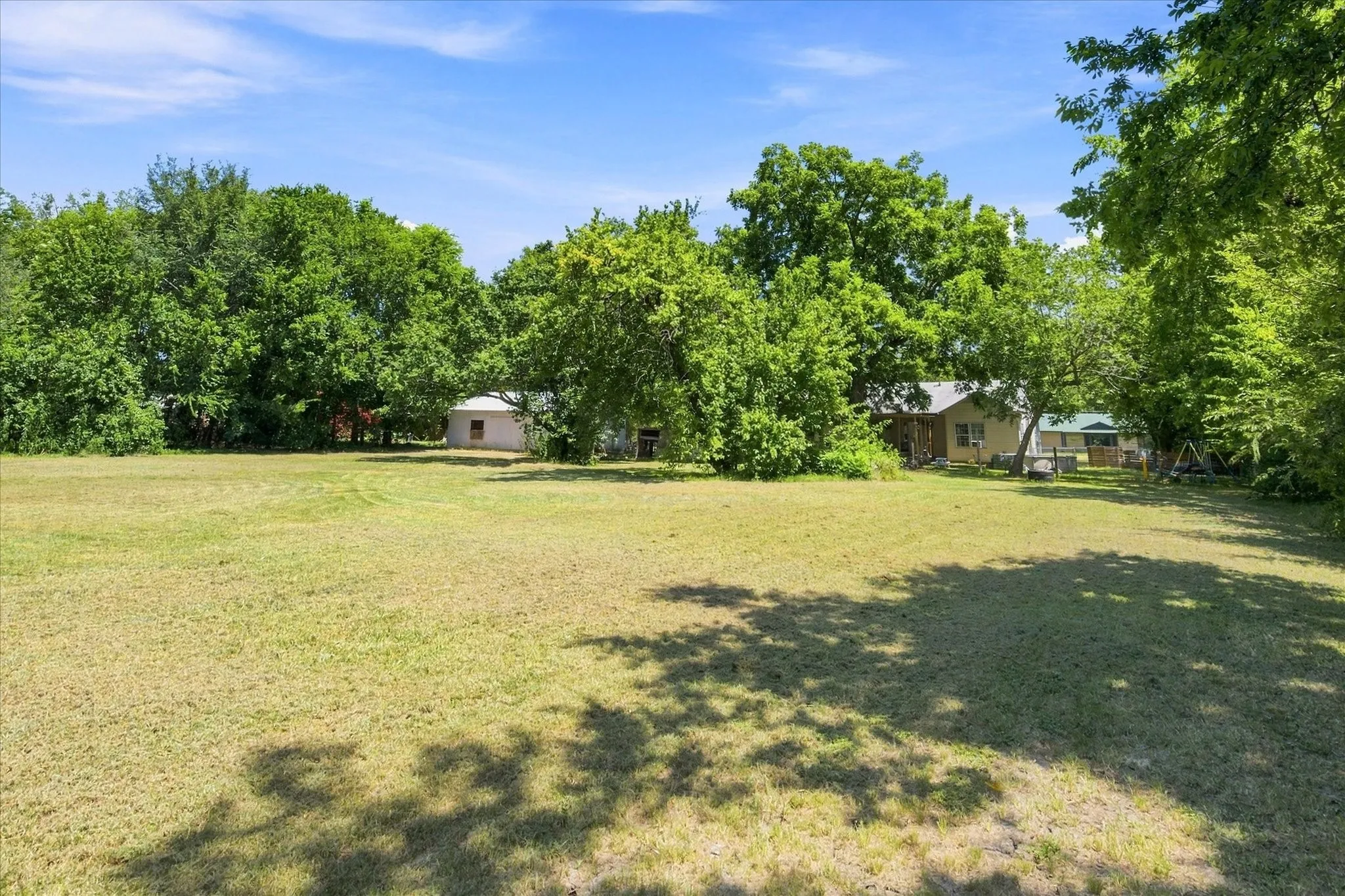 Single Family Residence For Sale in Red River (TX) County , 112 S Fm 44, Annona, Texas 75550, 3 Bedroom, 2 Bathroom, Garage spaces, 1,863 Sqft, built in 1947, mls#21360915, Real Estate Agent in Annona, Homes For Sale in Red River (TX) county, Homes For Sale in Annona, Realtor in Annona Texas, Real Estate Brokerage Independent Realty Texas, Luminita Cordes Realtor