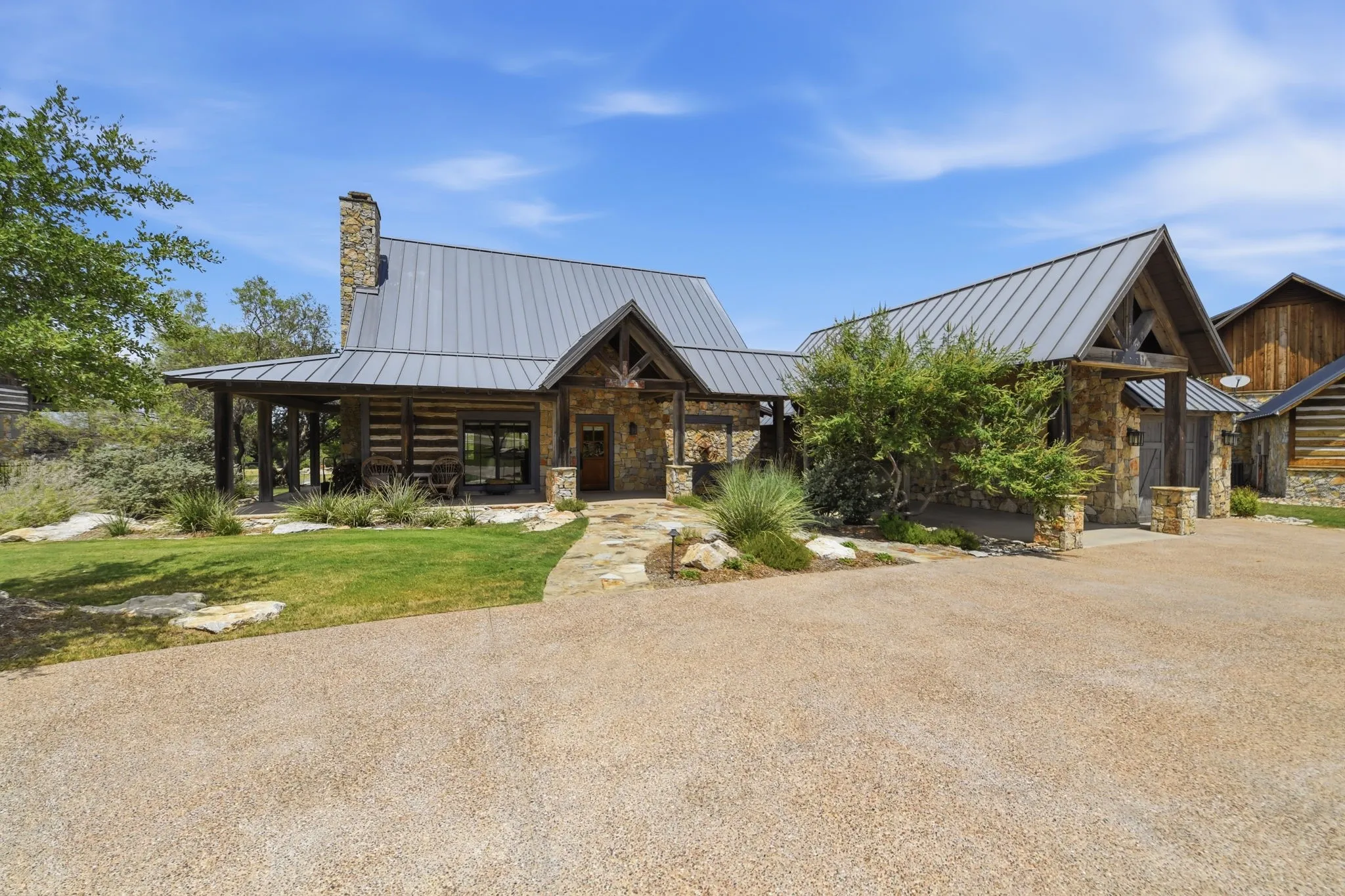 Single Family Residence For Sale in Palo Pinto County , 1165 Grandview Drive, Graford, Texas 76449, 3 Bedroom, 5 Bathroom, 1 Garage spaces, 2,723 Sqft, built in 2008, mls#21360817, Real Estate Agent in Graford, Homes For Sale in Palo Pinto county, Homes For Sale in Graford, Realtor in Graford Texas, Real Estate Brokerage Independent Realty Texas, Luminita Cordes Realtor