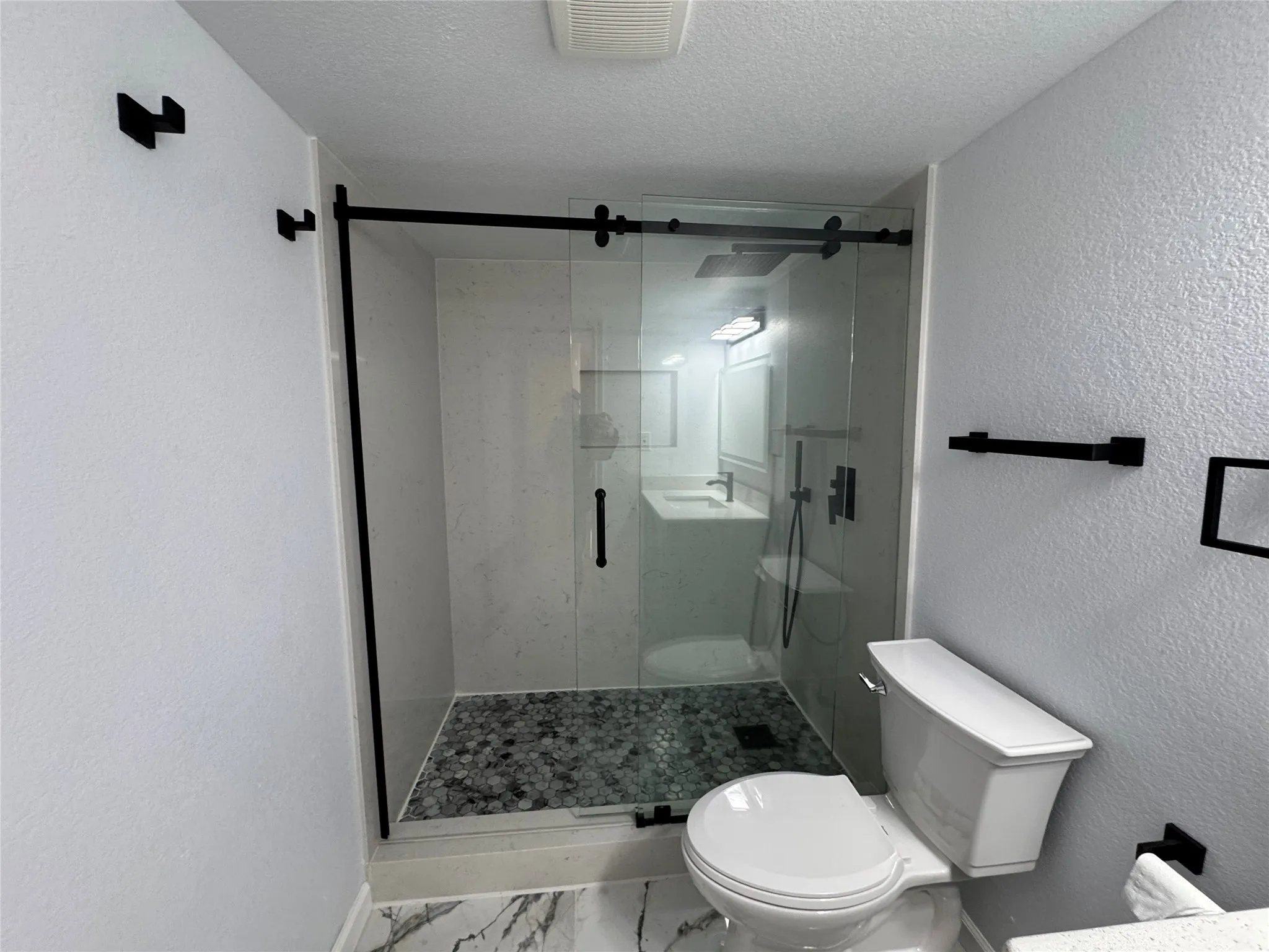 Single Family Residence For Sale in Hunt County , 1020 Crazy Horse, Quinlan, Texas 75474, 3 Bedroom, 3 Bathroom, Garage spaces, 2,132 Sqft, built in 1981, mls#21360920, Real Estate Agent in Quinlan, Homes For Sale in Hunt county, Homes For Sale in Quinlan, Realtor in Quinlan Texas, Real Estate Brokerage Independent Realty Texas, Luminita Cordes Realtor