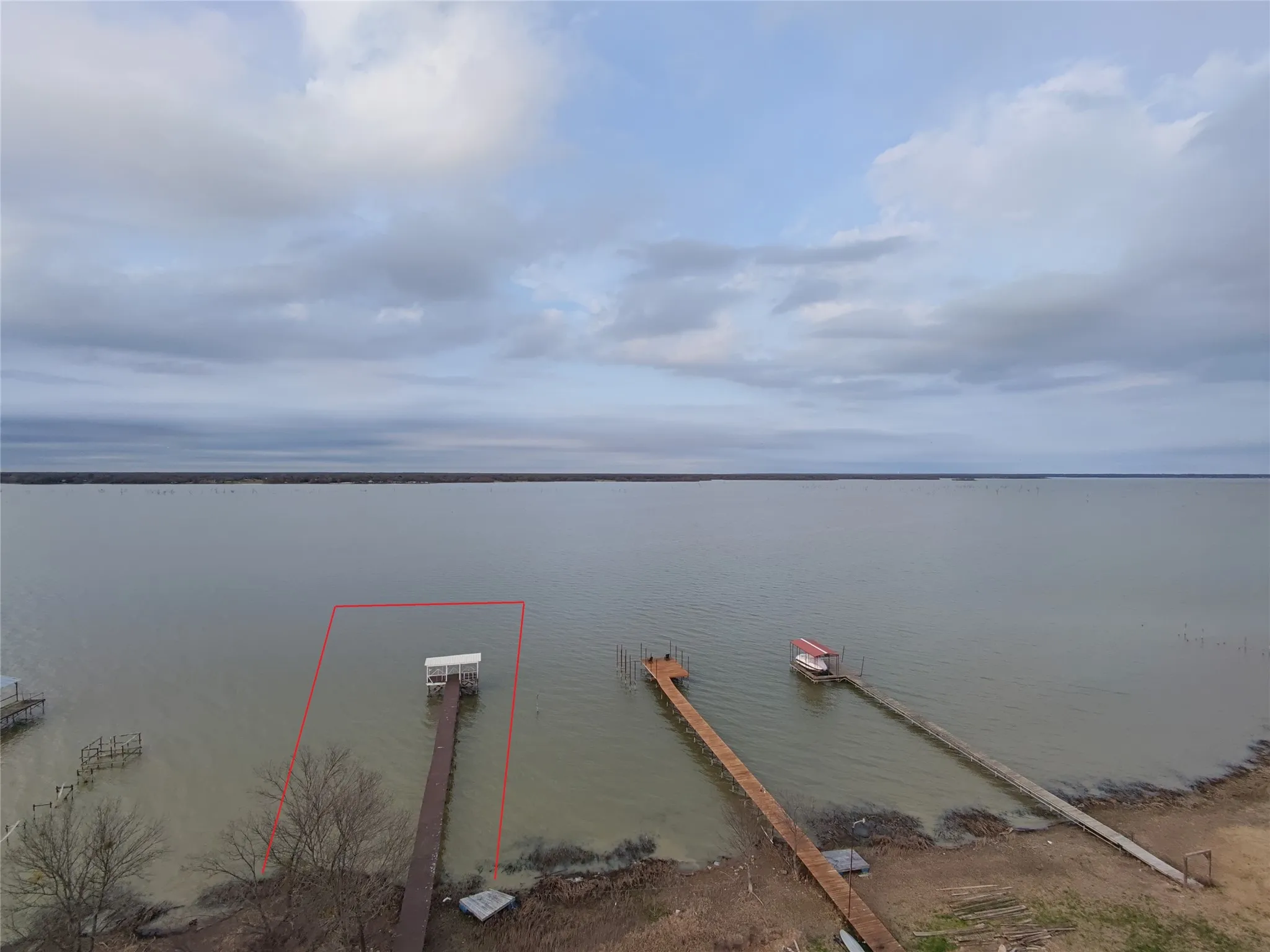 Single Family Residence For Sale in Hunt County , 1020 Crazy Horse, Quinlan, Texas 75474, 3 Bedroom, 3 Bathroom, Garage spaces, 2,132 Sqft, built in 1981, mls#21360920, Real Estate Agent in Quinlan, Homes For Sale in Hunt county, Homes For Sale in Quinlan, Realtor in Quinlan Texas, Real Estate Brokerage Independent Realty Texas, Luminita Cordes Realtor