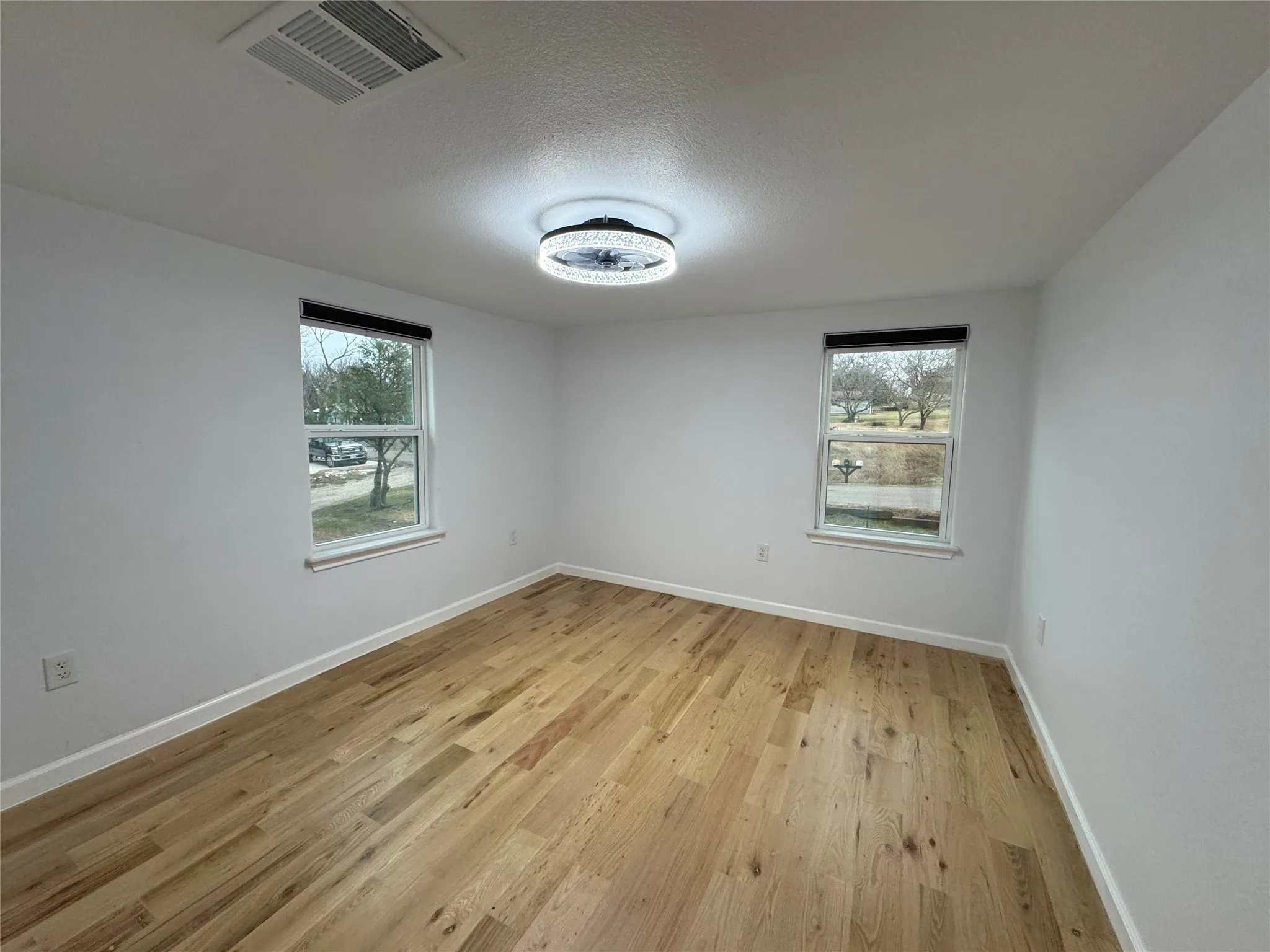 Single Family Residence For Sale in Hunt County , 1020 Crazy Horse, Quinlan, Texas 75474, 3 Bedroom, 3 Bathroom, Garage spaces, 2,132 Sqft, built in 1981, mls#21360920, Real Estate Agent in Quinlan, Homes For Sale in Hunt county, Homes For Sale in Quinlan, Realtor in Quinlan Texas, Real Estate Brokerage Independent Realty Texas, Luminita Cordes Realtor