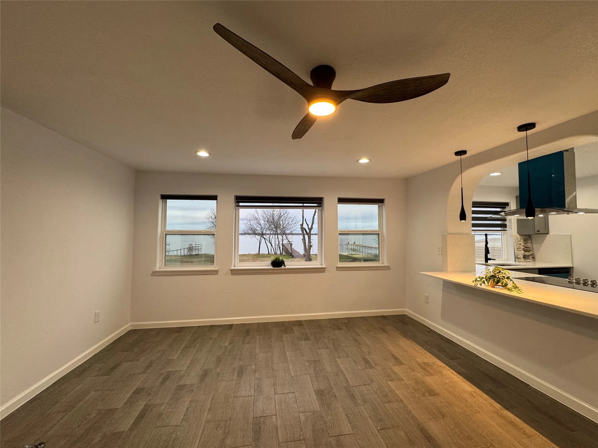 Single Family Residence For Sale in Hunt County , 1020 Crazy Horse, Quinlan, Texas 75474, 3 Bedroom, 3 Bathroom, Garage spaces, 2,132 Sqft, built in 1981, mls#21360920, Real Estate Agent in Quinlan, Homes For Sale in Hunt county, Homes For Sale in Quinlan, Realtor in Quinlan Texas, Real Estate Brokerage Independent Realty Texas, Luminita Cordes Realtor
