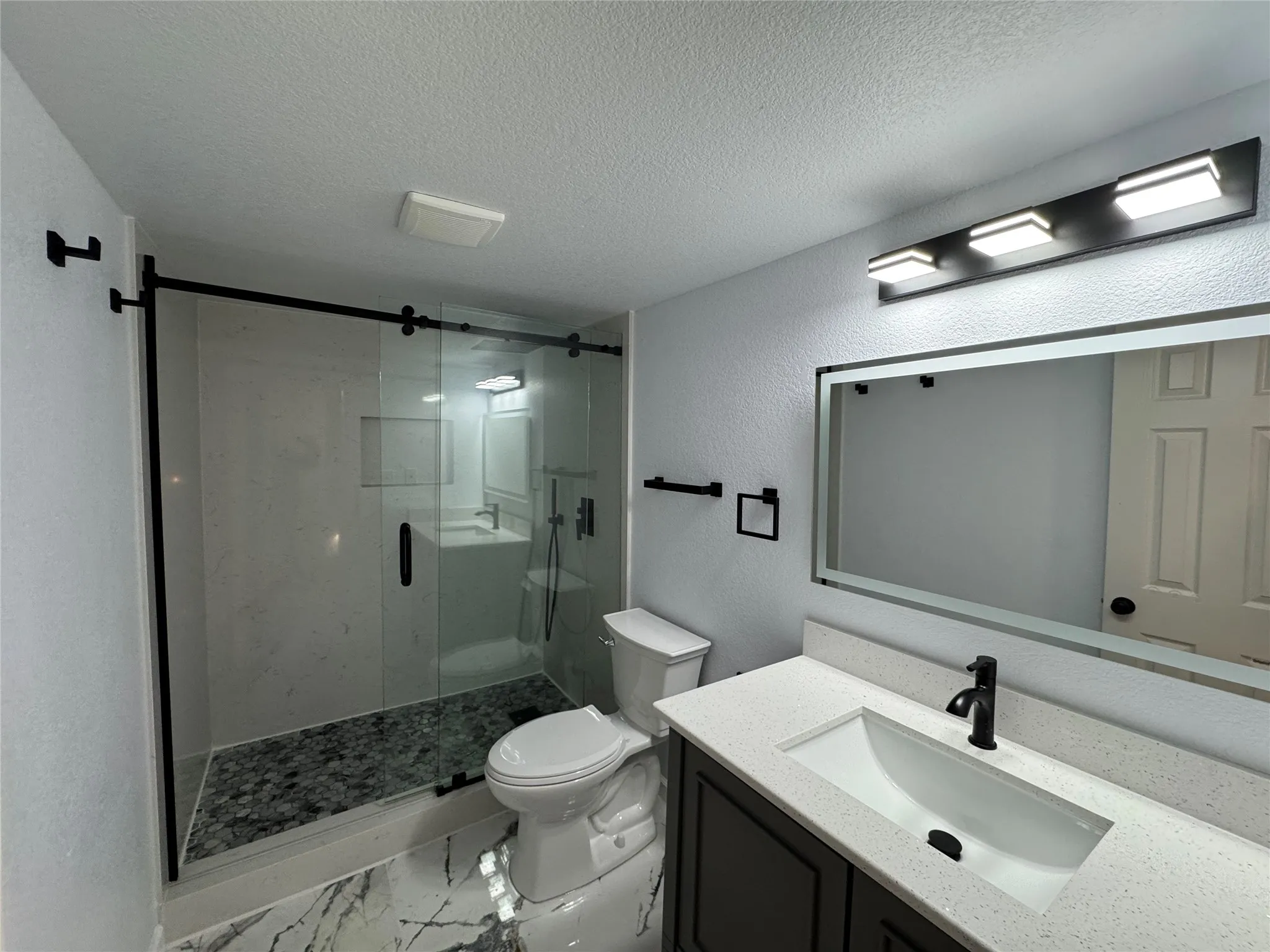 Single Family Residence For Sale in Hunt County , 1020 Crazy Horse, Quinlan, Texas 75474, 3 Bedroom, 3 Bathroom, Garage spaces, 2,132 Sqft, built in 1981, mls#21360920, Real Estate Agent in Quinlan, Homes For Sale in Hunt county, Homes For Sale in Quinlan, Realtor in Quinlan Texas, Real Estate Brokerage Independent Realty Texas, Luminita Cordes Realtor