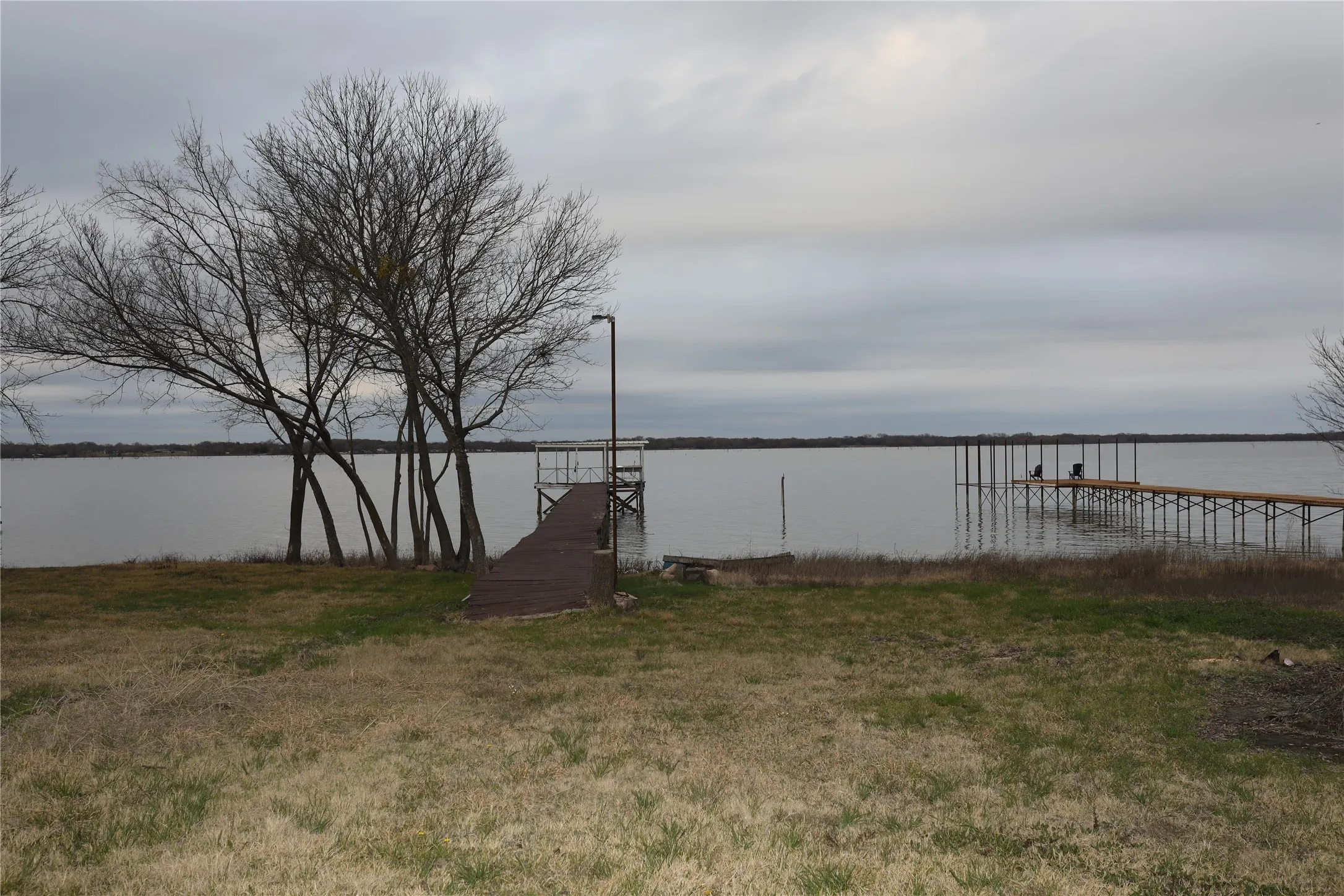 Single Family Residence For Sale in Hunt County , 1020 Crazy Horse, Quinlan, Texas 75474, 3 Bedroom, 3 Bathroom, Garage spaces, 2,132 Sqft, built in 1981, mls#21360920, Real Estate Agent in Quinlan, Homes For Sale in Hunt county, Homes For Sale in Quinlan, Realtor in Quinlan Texas, Real Estate Brokerage Independent Realty Texas, Luminita Cordes Realtor