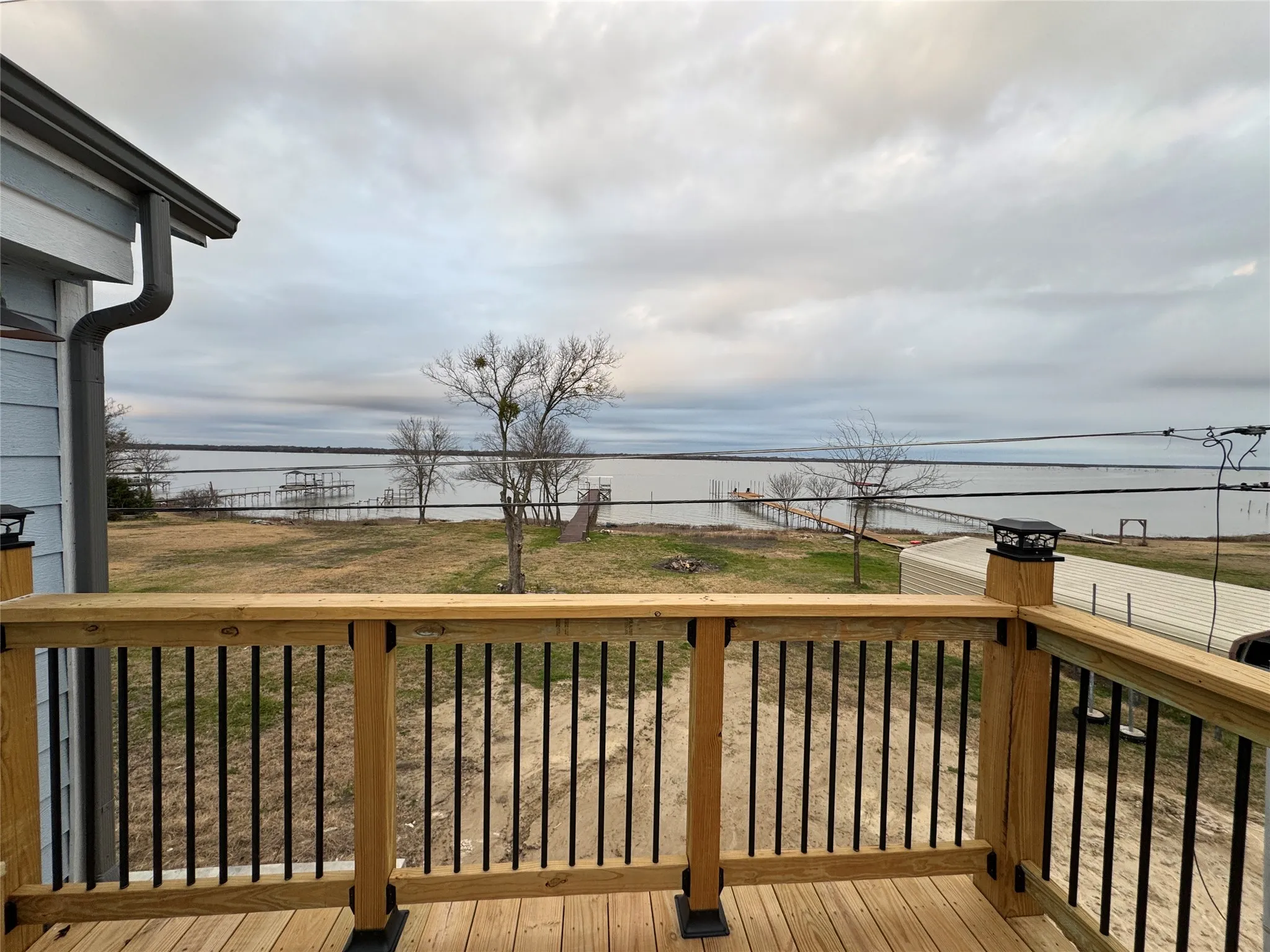 Single Family Residence For Sale in Hunt County , 1020 Crazy Horse, Quinlan, Texas 75474, 3 Bedroom, 3 Bathroom, Garage spaces, 2,132 Sqft, built in 1981, mls#21360920, Real Estate Agent in Quinlan, Homes For Sale in Hunt county, Homes For Sale in Quinlan, Realtor in Quinlan Texas, Real Estate Brokerage Independent Realty Texas, Luminita Cordes Realtor