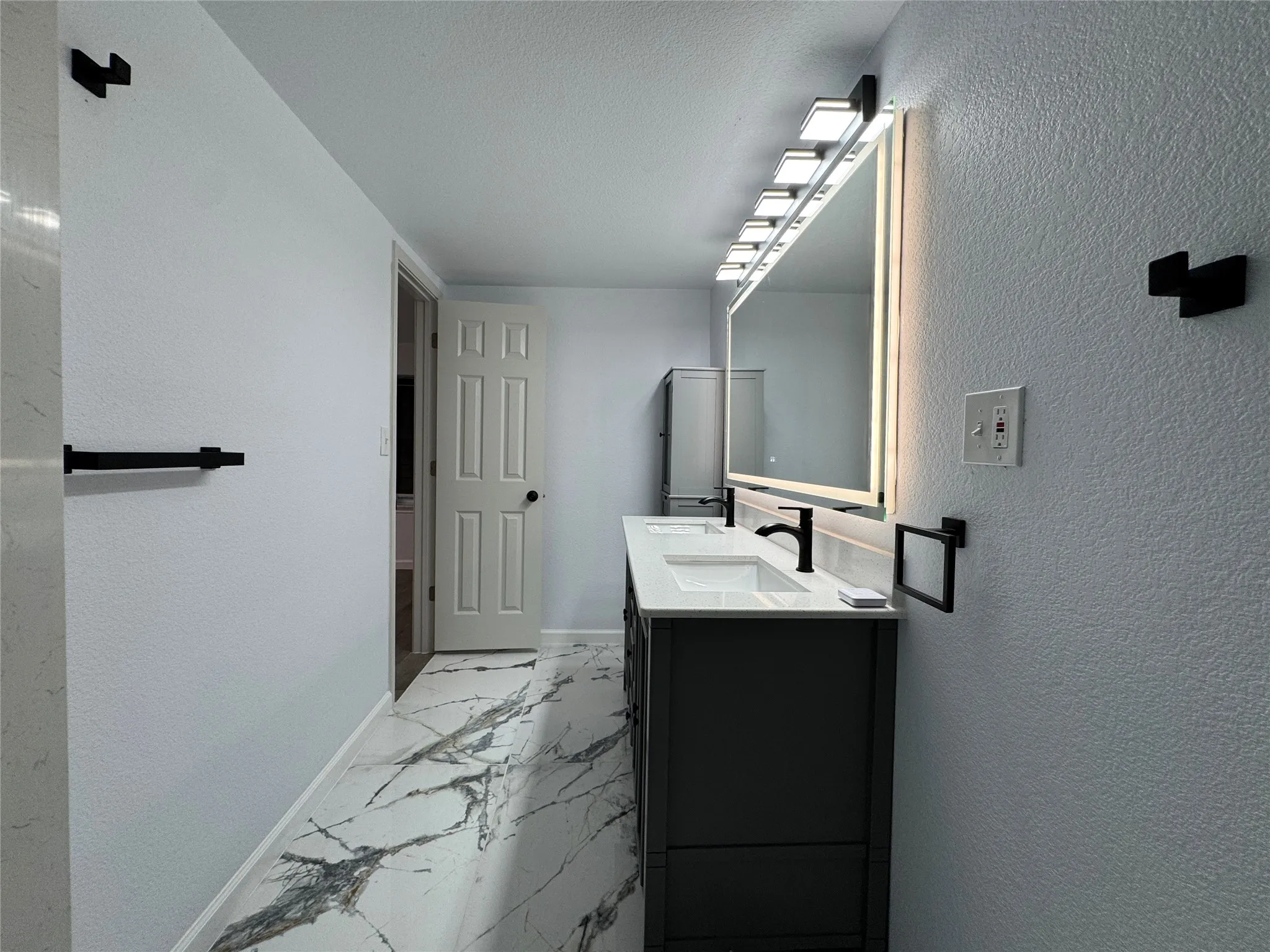 Single Family Residence For Sale in Hunt County , 1020 Crazy Horse, Quinlan, Texas 75474, 3 Bedroom, 3 Bathroom, Garage spaces, 2,132 Sqft, built in 1981, mls#21360920, Real Estate Agent in Quinlan, Homes For Sale in Hunt county, Homes For Sale in Quinlan, Realtor in Quinlan Texas, Real Estate Brokerage Independent Realty Texas, Luminita Cordes Realtor