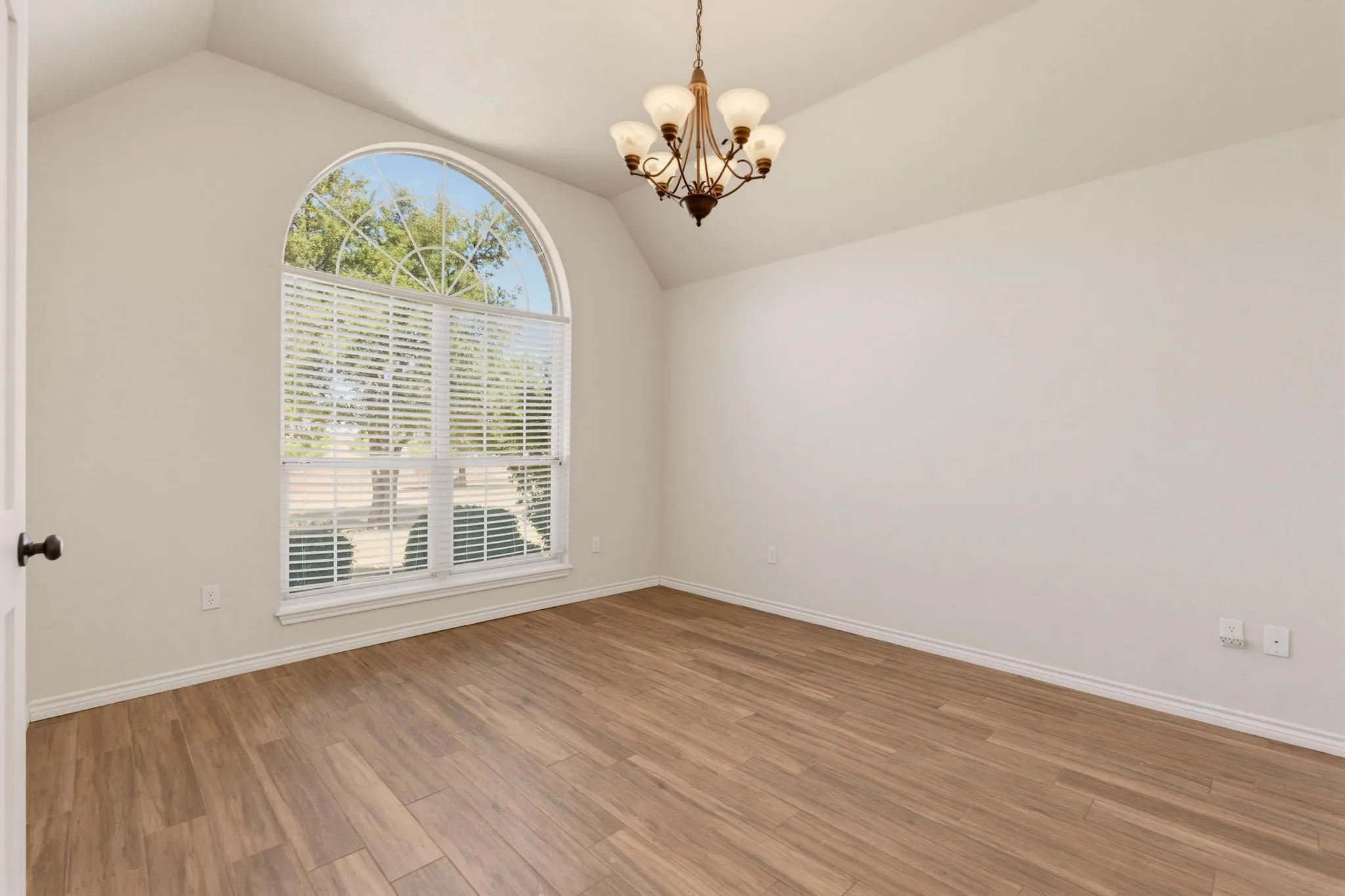 Single Family Residence For Sale in Taylor County , 201 Dollar Bill Drive, Abilene, Texas 79602, 4 Bedroom, 2 Bathroom, 2 Garage spaces, 2,083 Sqft, built in 2004, mls#21359530, Real Estate Agent in Abilene, Homes For Sale in Taylor county, Homes For Sale in Abilene, Realtor in Abilene Texas, Real Estate Brokerage Independent Realty Texas, Luminita Cordes Realtor
