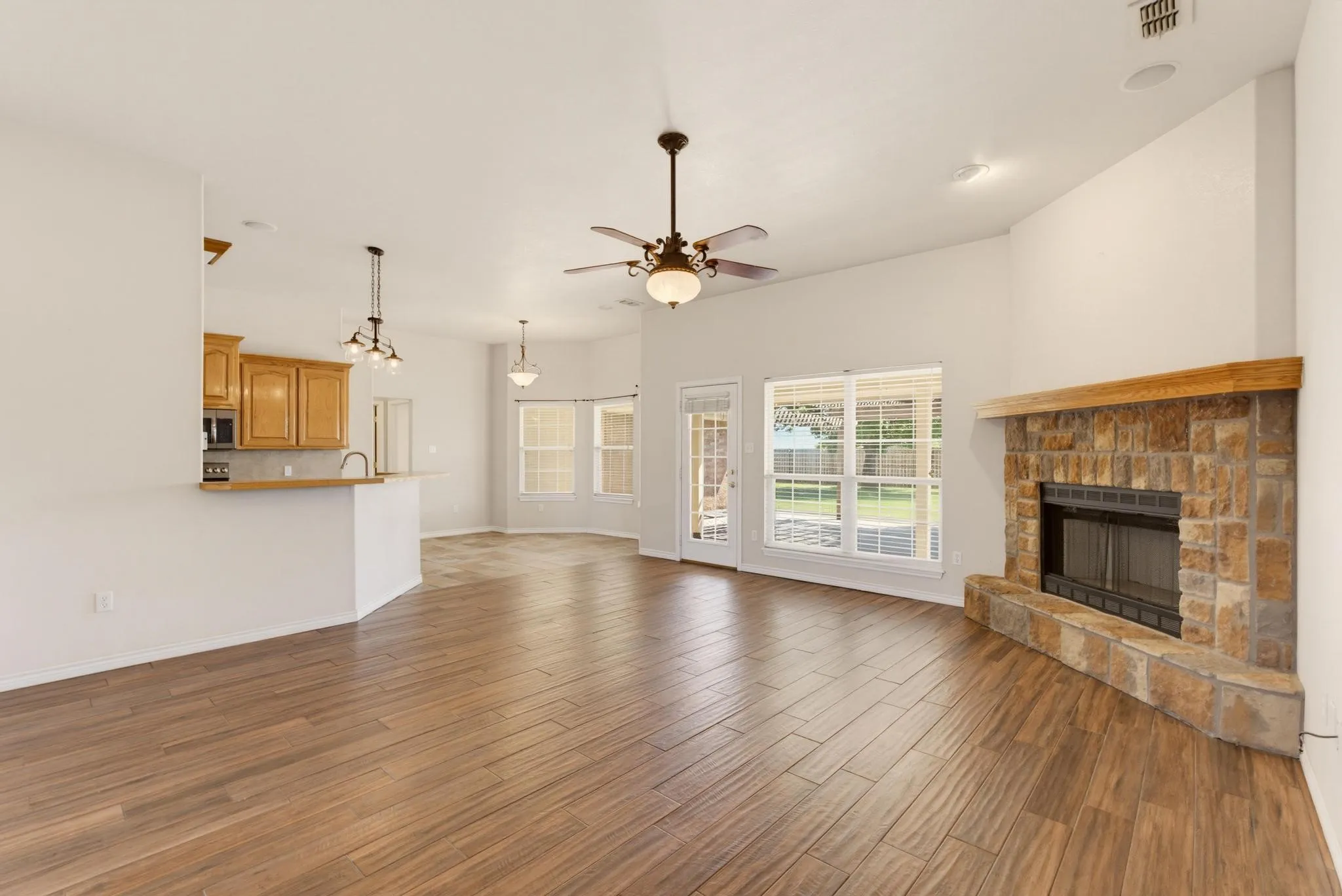 Single Family Residence For Sale in Taylor County , 201 Dollar Bill Drive, Abilene, Texas 79602, 4 Bedroom, 2 Bathroom, 2 Garage spaces, 2,083 Sqft, built in 2004, mls#21359530, Real Estate Agent in Abilene, Homes For Sale in Taylor county, Homes For Sale in Abilene, Realtor in Abilene Texas, Real Estate Brokerage Independent Realty Texas, Luminita Cordes Realtor