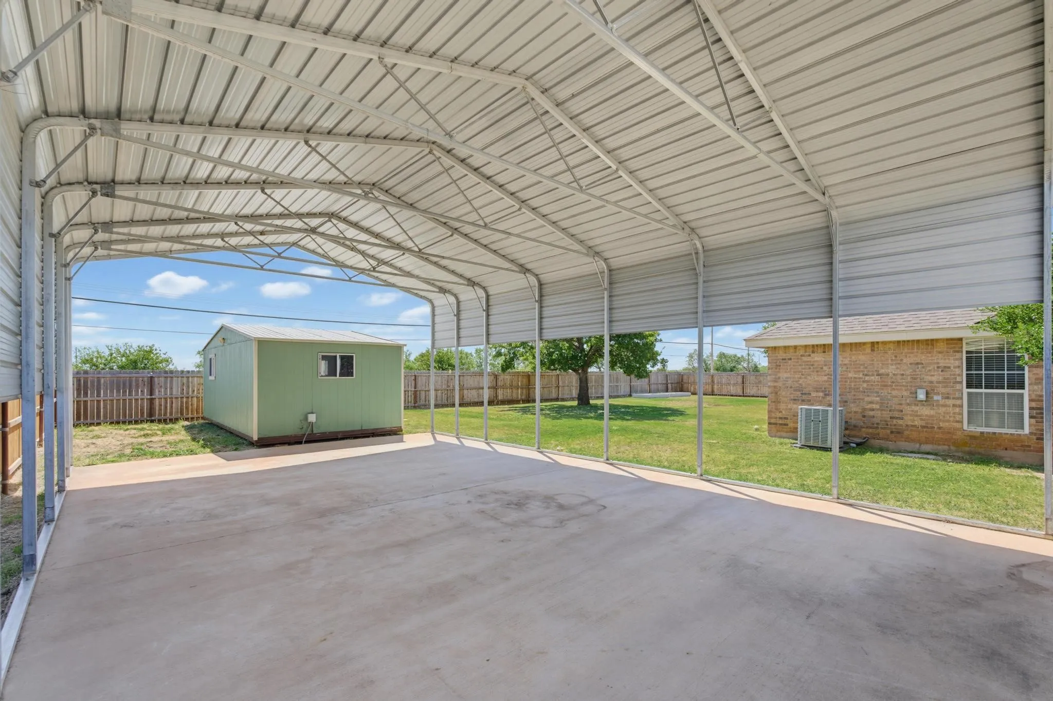 Single Family Residence For Sale in Taylor County , 201 Dollar Bill Drive, Abilene, Texas 79602, 4 Bedroom, 2 Bathroom, 2 Garage spaces, 2,083 Sqft, built in 2004, mls#21359530, Real Estate Agent in Abilene, Homes For Sale in Taylor county, Homes For Sale in Abilene, Realtor in Abilene Texas, Real Estate Brokerage Independent Realty Texas, Luminita Cordes Realtor