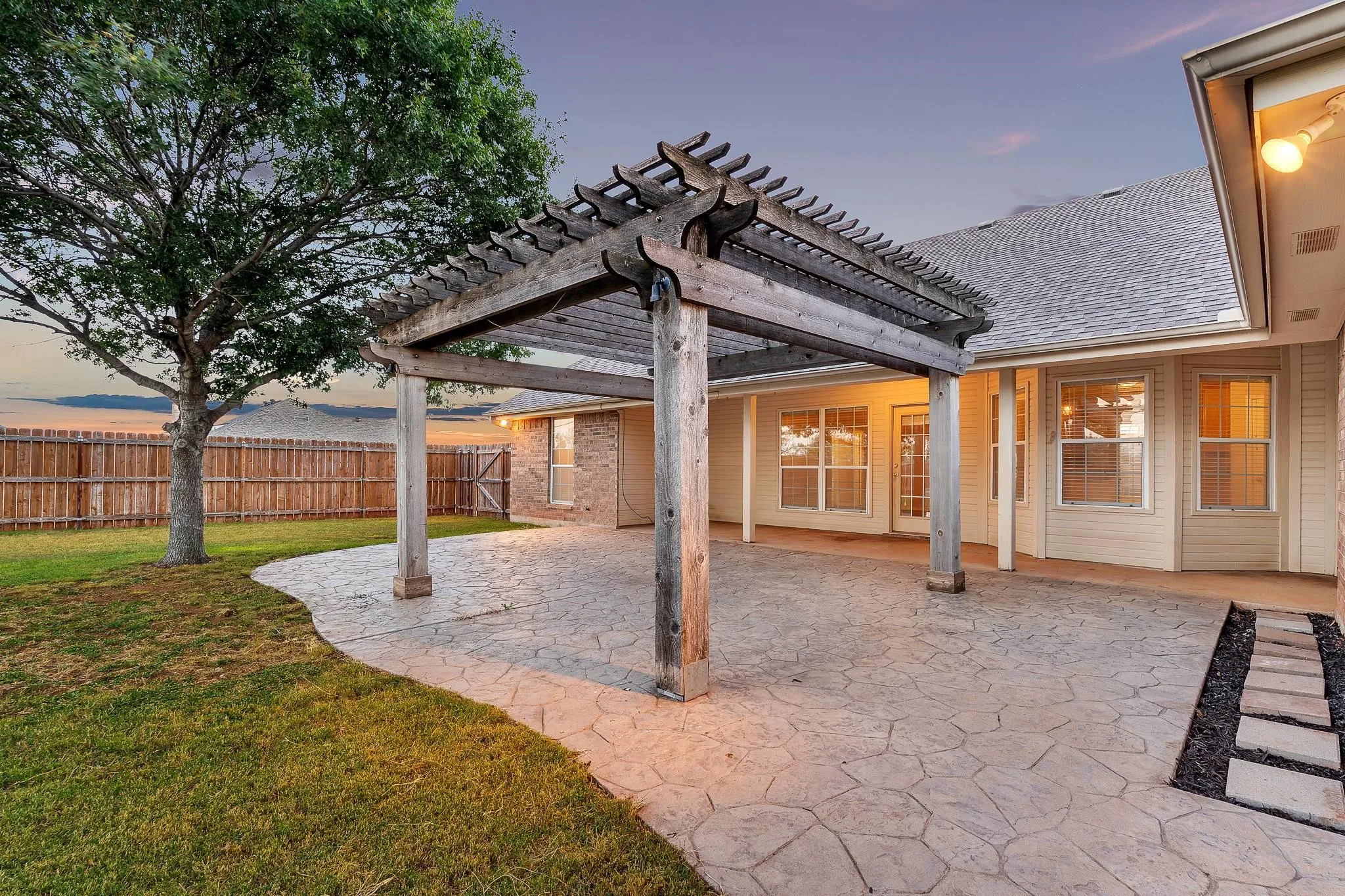 Single Family Residence For Sale in Taylor County , 201 Dollar Bill Drive, Abilene, Texas 79602, 4 Bedroom, 2 Bathroom, 2 Garage spaces, 2,083 Sqft, built in 2004, mls#21359530, Real Estate Agent in Abilene, Homes For Sale in Taylor county, Homes For Sale in Abilene, Realtor in Abilene Texas, Real Estate Brokerage Independent Realty Texas, Luminita Cordes Realtor