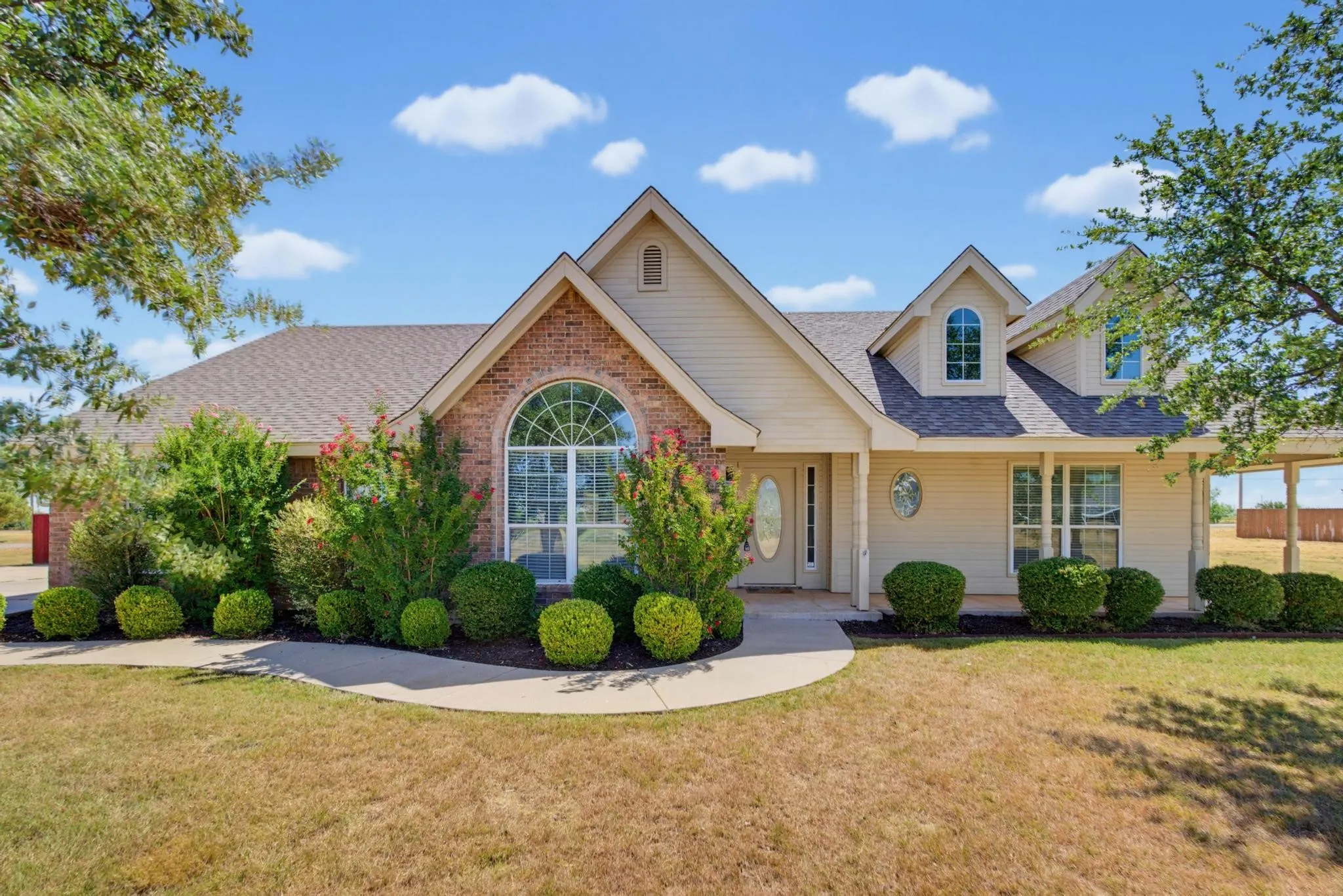 Single Family Residence For Sale in Taylor County , 201 Dollar Bill Drive, Abilene, Texas 79602, 4 Bedroom, 2 Bathroom, 2 Garage spaces, 2,083 Sqft, built in 2004, mls#21359530, Real Estate Agent in Abilene, Homes For Sale in Taylor county, Homes For Sale in Abilene, Realtor in Abilene Texas, Real Estate Brokerage Independent Realty Texas, Luminita Cordes Realtor