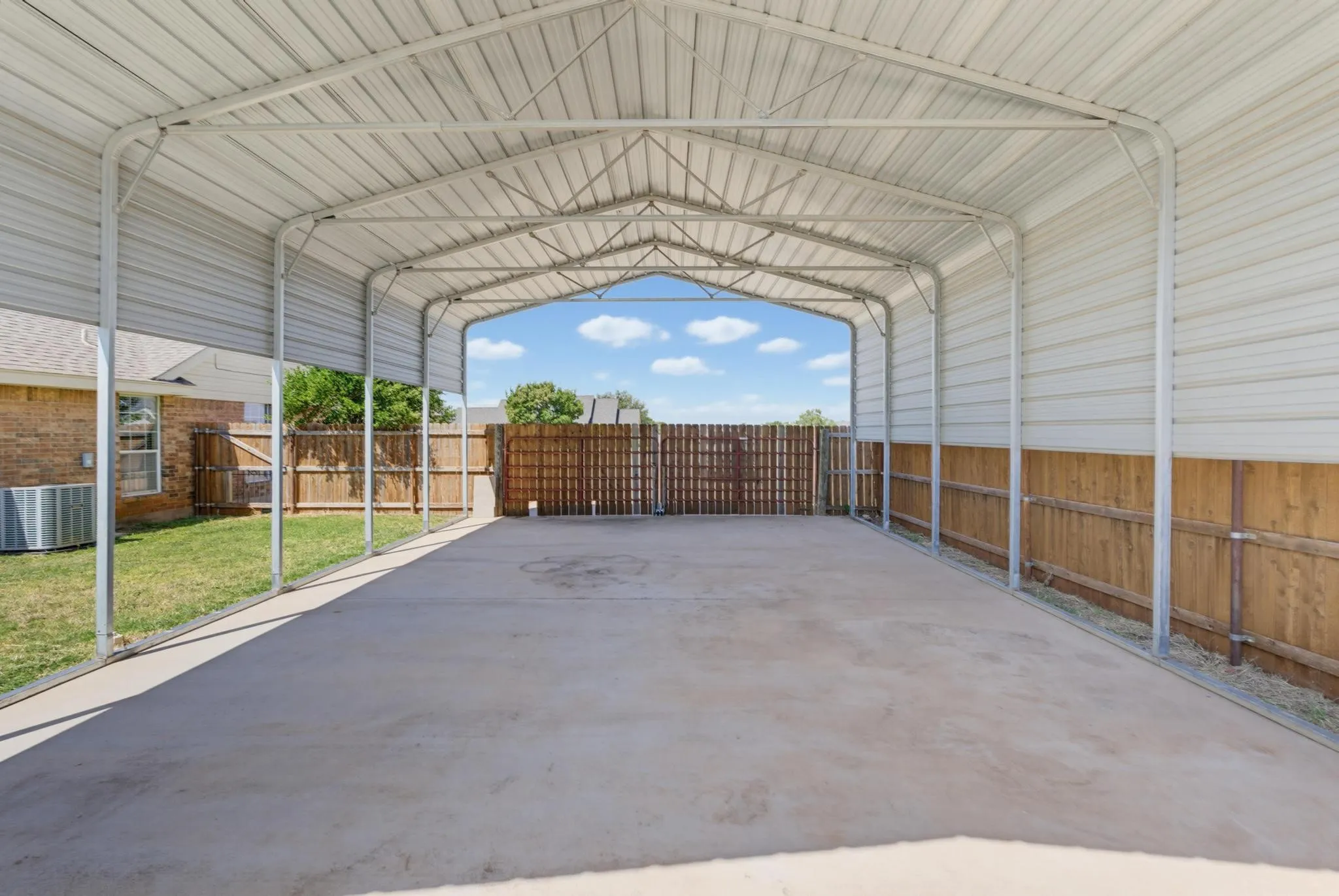 Single Family Residence For Sale in Taylor County , 201 Dollar Bill Drive, Abilene, Texas 79602, 4 Bedroom, 2 Bathroom, 2 Garage spaces, 2,083 Sqft, built in 2004, mls#21359530, Real Estate Agent in Abilene, Homes For Sale in Taylor county, Homes For Sale in Abilene, Realtor in Abilene Texas, Real Estate Brokerage Independent Realty Texas, Luminita Cordes Realtor