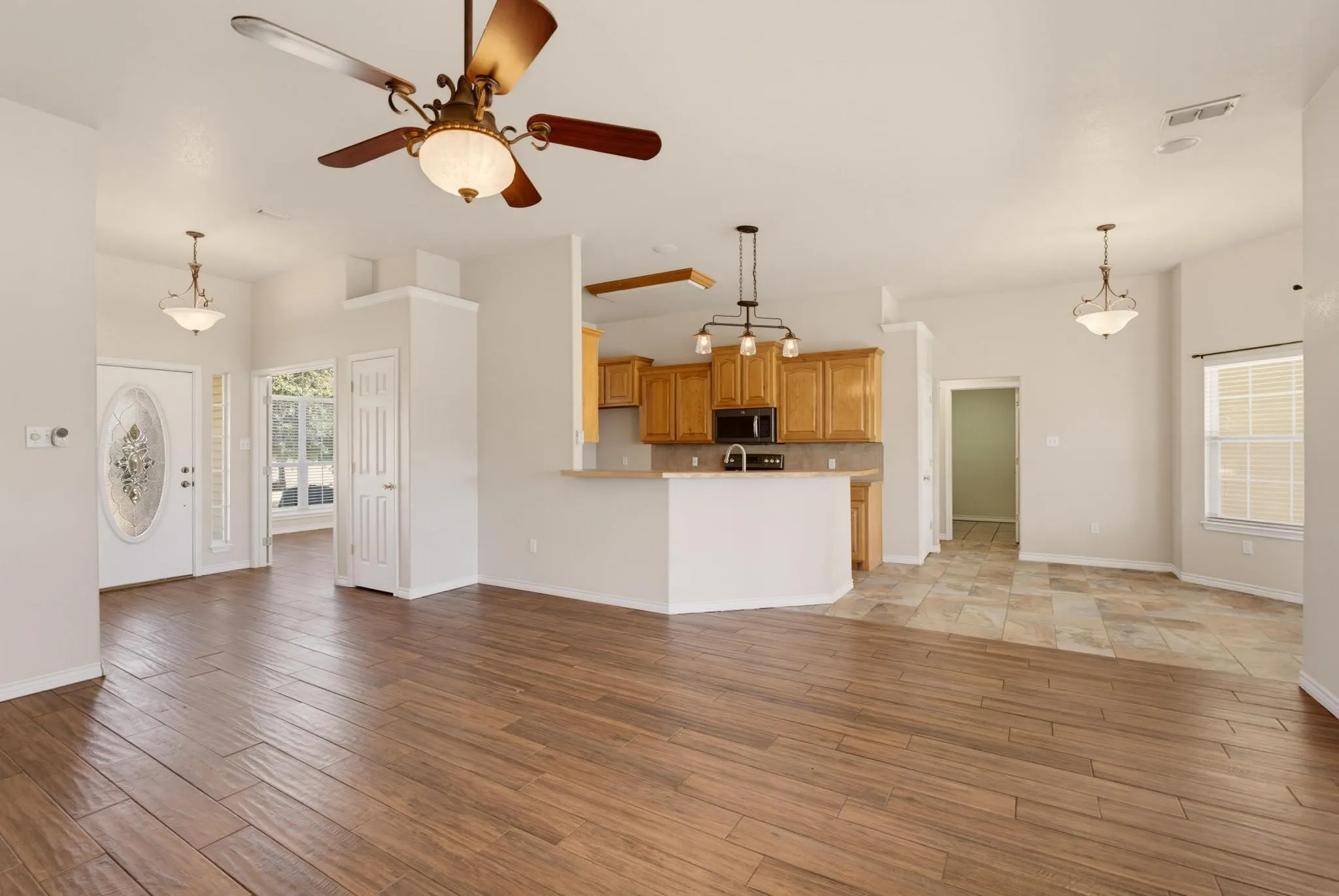 Single Family Residence For Sale in Taylor County , 201 Dollar Bill Drive, Abilene, Texas 79602, 4 Bedroom, 2 Bathroom, 2 Garage spaces, 2,083 Sqft, built in 2004, mls#21359530, Real Estate Agent in Abilene, Homes For Sale in Taylor county, Homes For Sale in Abilene, Realtor in Abilene Texas, Real Estate Brokerage Independent Realty Texas, Luminita Cordes Realtor