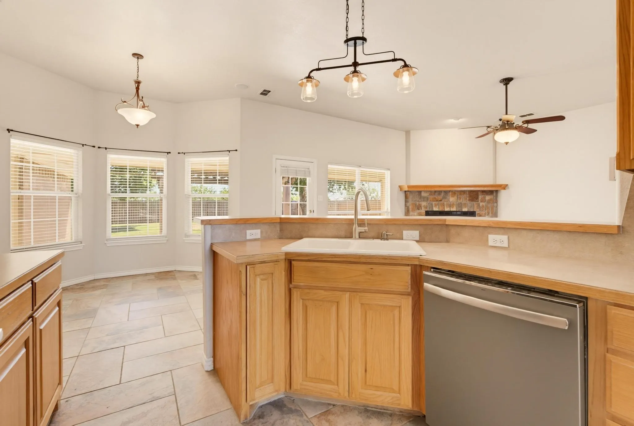 Single Family Residence For Sale in Taylor County , 201 Dollar Bill Drive, Abilene, Texas 79602, 4 Bedroom, 2 Bathroom, 2 Garage spaces, 2,083 Sqft, built in 2004, mls#21359530, Real Estate Agent in Abilene, Homes For Sale in Taylor county, Homes For Sale in Abilene, Realtor in Abilene Texas, Real Estate Brokerage Independent Realty Texas, Luminita Cordes Realtor