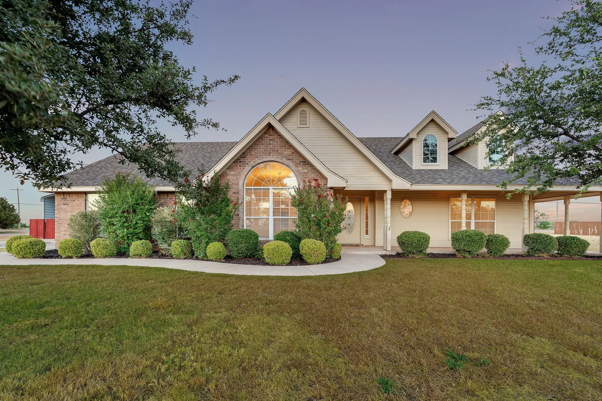 Single Family Residence For Sale in Taylor County , 201 Dollar Bill Drive, Abilene, Texas 79602, 4 Bedroom, 2 Bathroom, 2 Garage spaces, 2,083 Sqft, built in 2004, mls#21359530, Real Estate Agent in Abilene, Homes For Sale in Taylor county, Homes For Sale in Abilene, Realtor in Abilene Texas, Real Estate Brokerage Independent Realty Texas, Luminita Cordes Realtor
